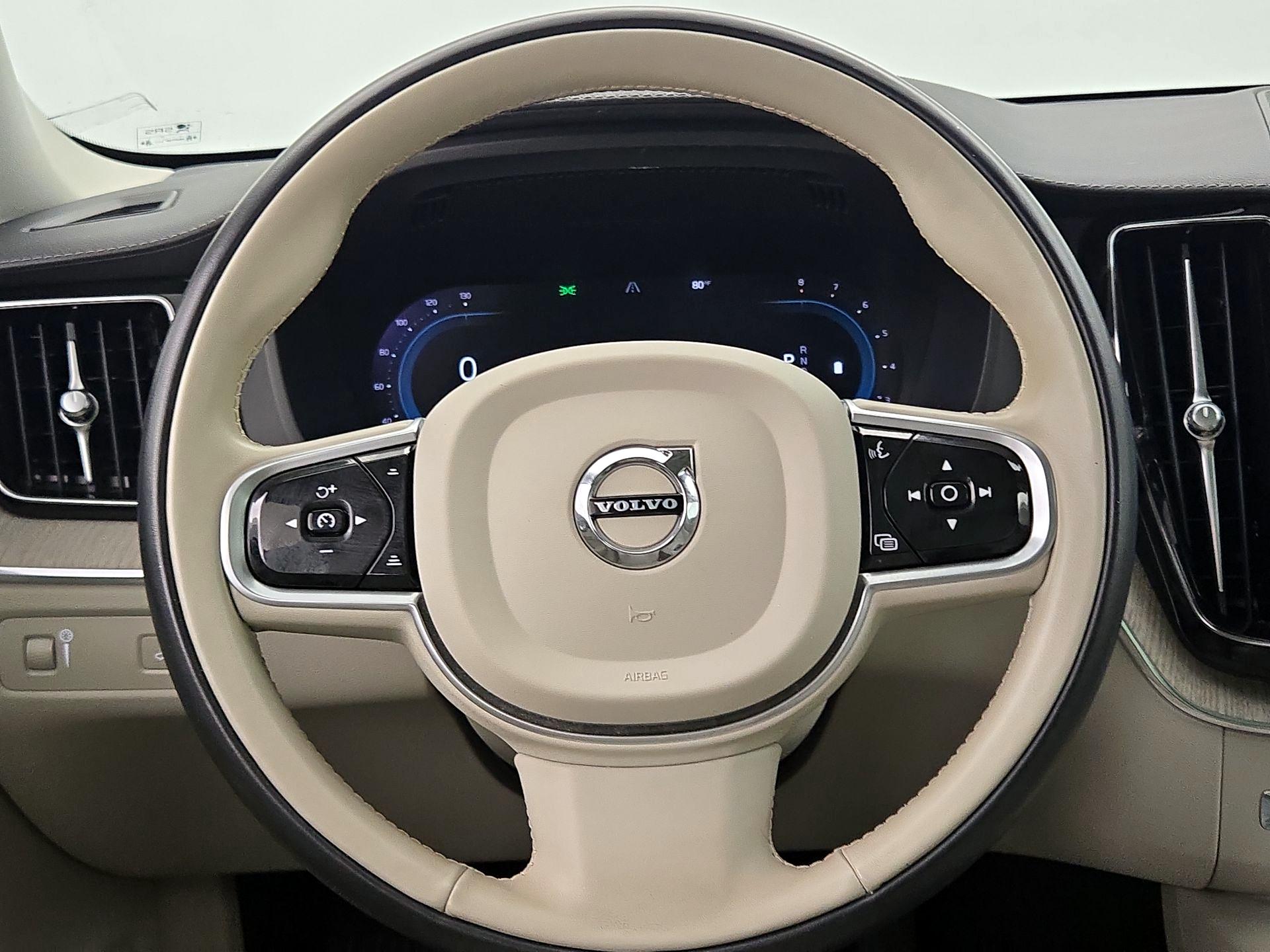 Thumbnail: 2022 Volvo XC60 - 10