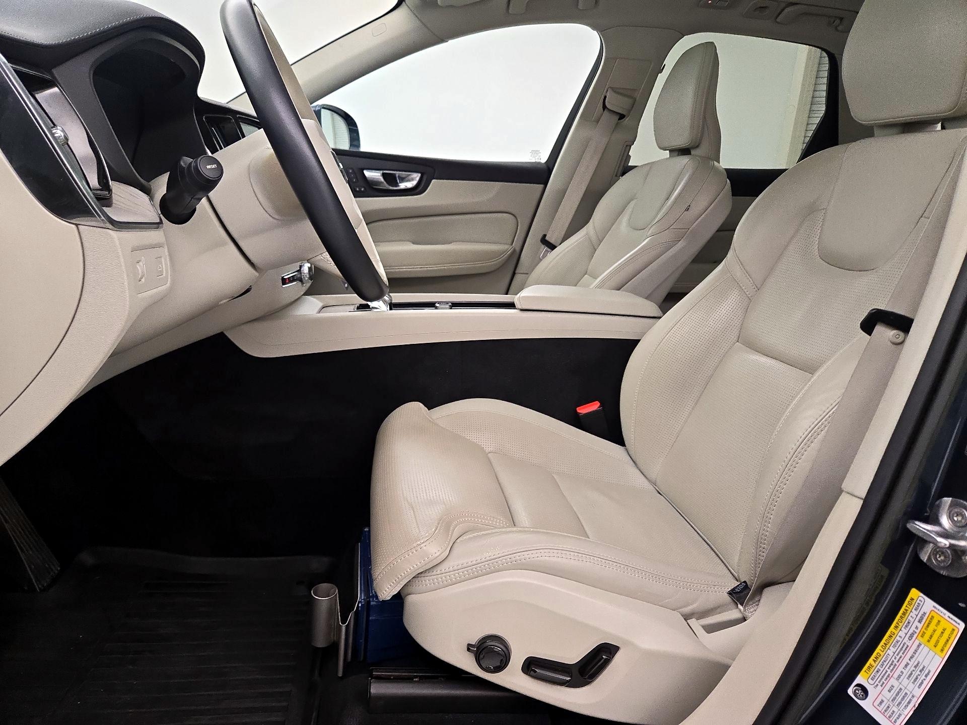 Thumbnail: 2022 Volvo XC60 - 11