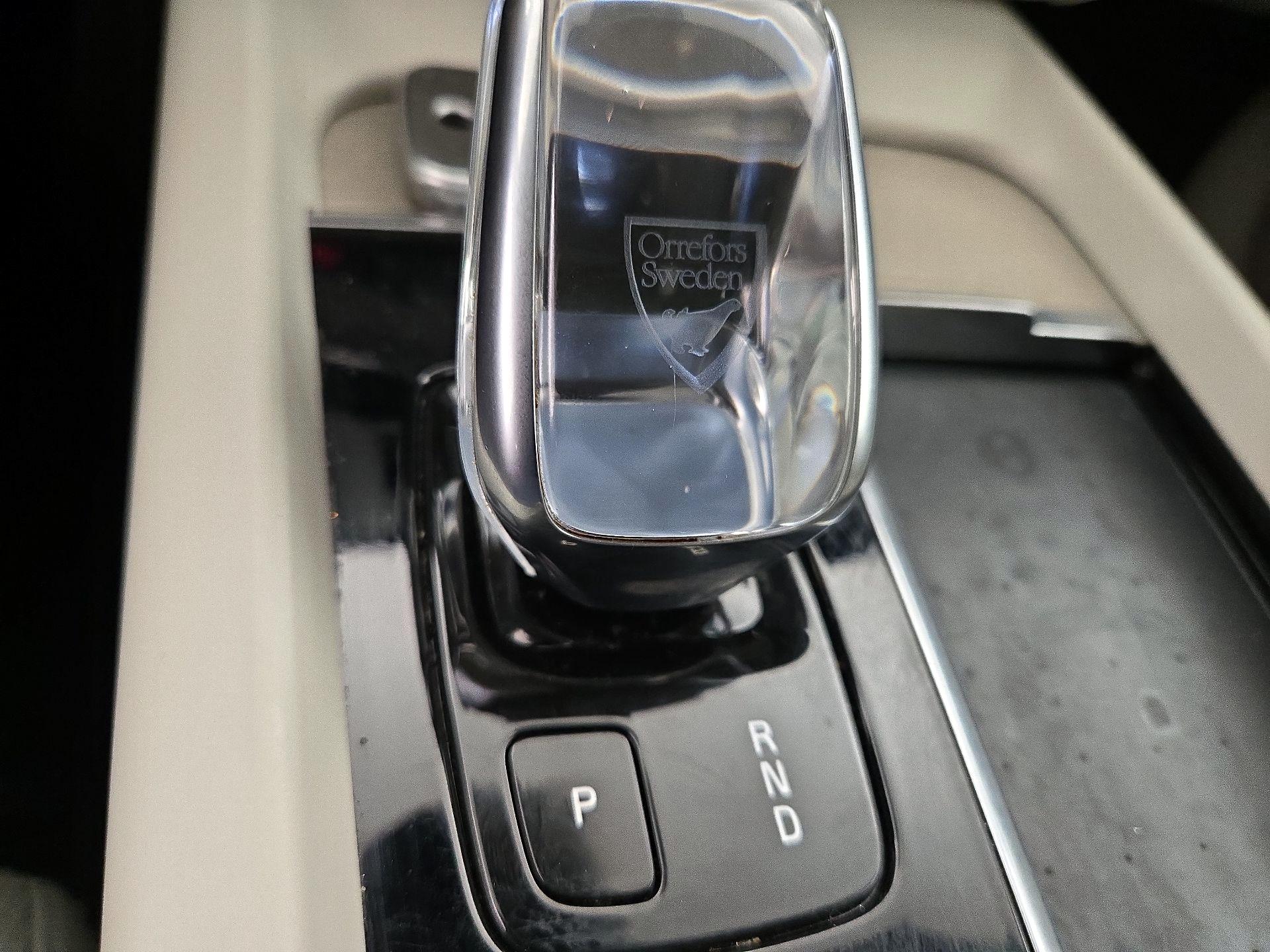 Thumbnail: 2022 Volvo XC60 - 17