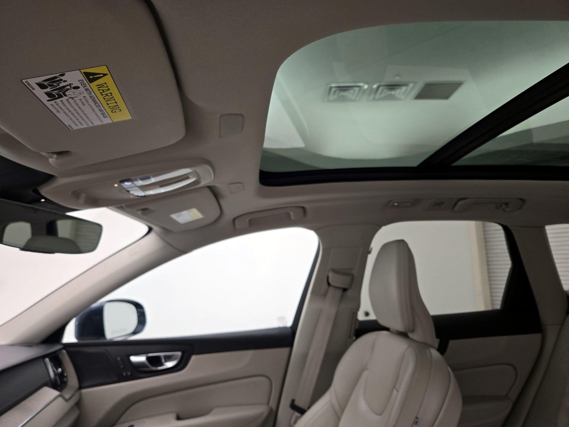 Thumbnail: 2022 Volvo XC60 - 19
