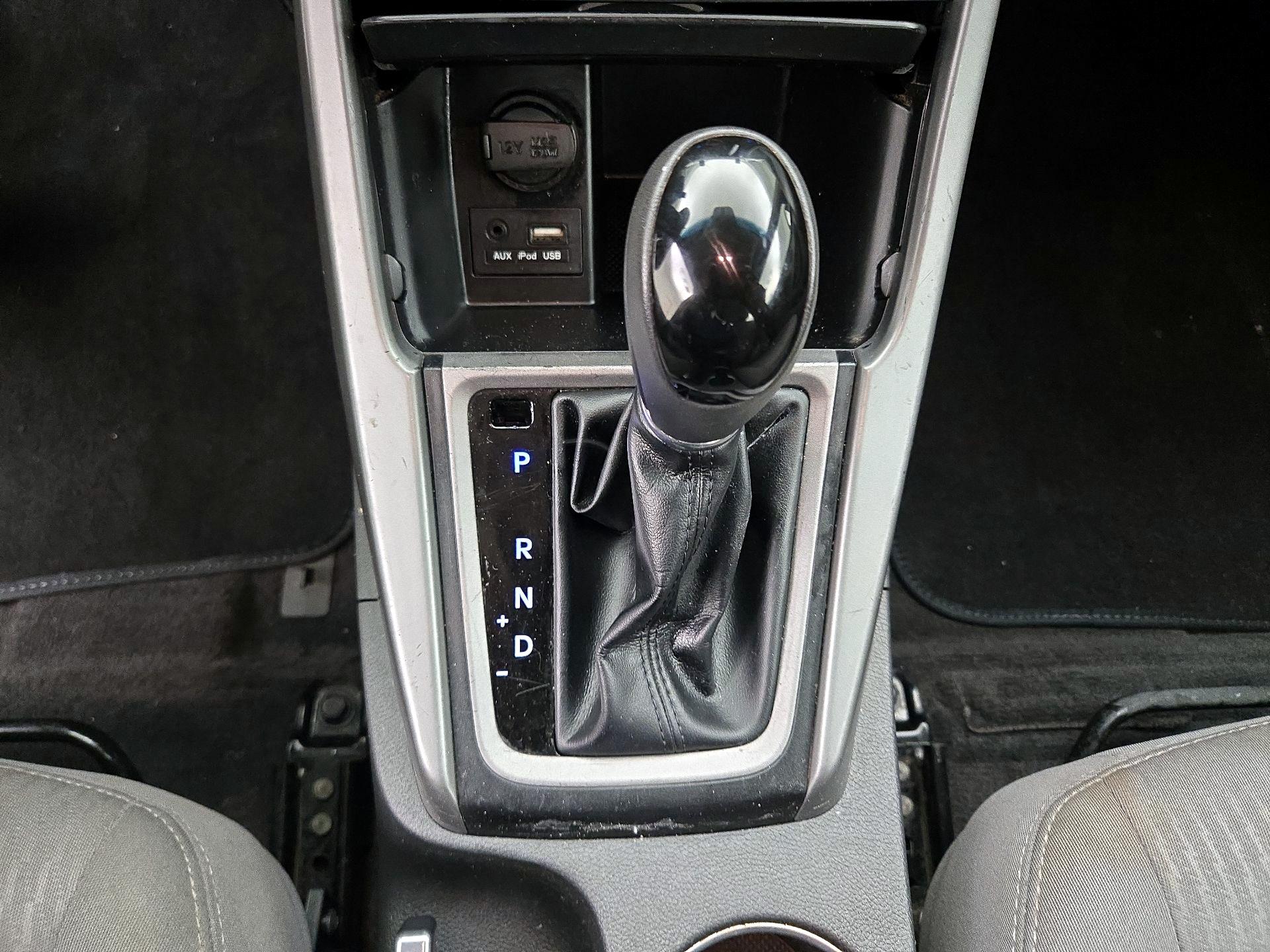 Thumbnail: 2015 Hyundai Elantra - 17