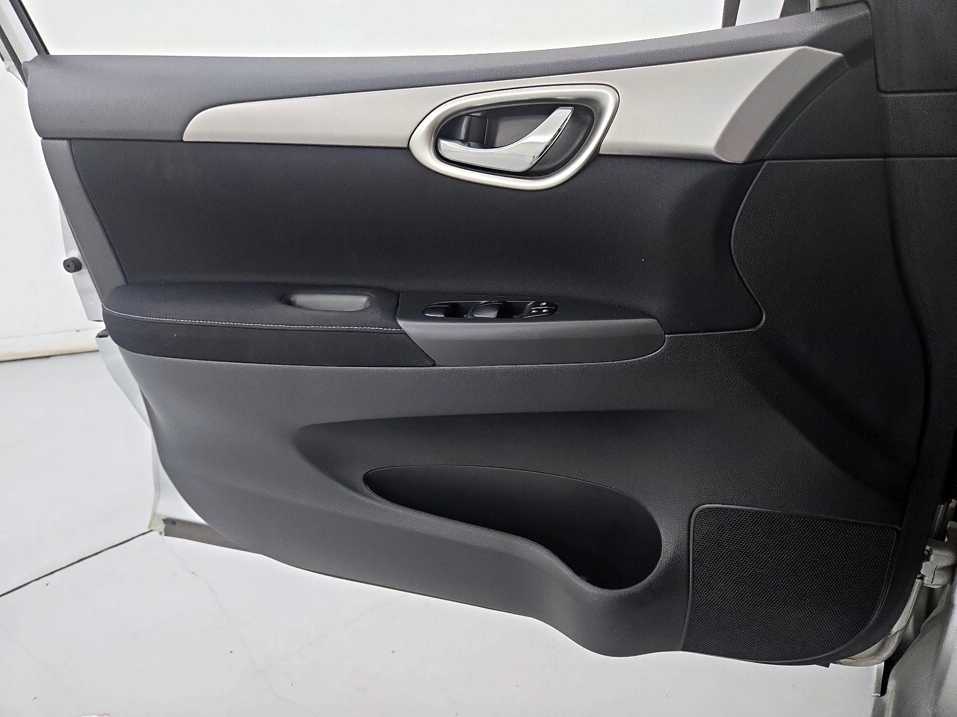 Thumbnail: 2014 Nissan Sentra - 12