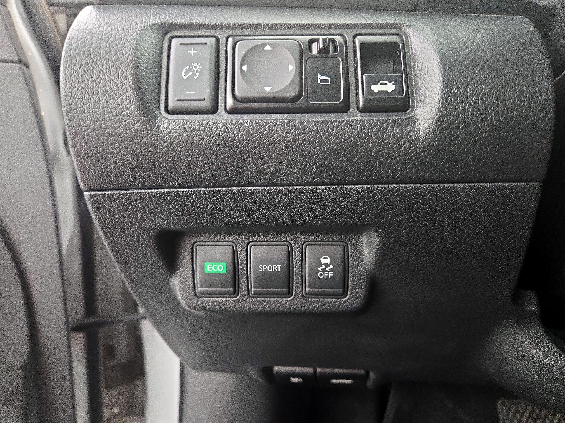 Thumbnail: 2014 Nissan Sentra - 13