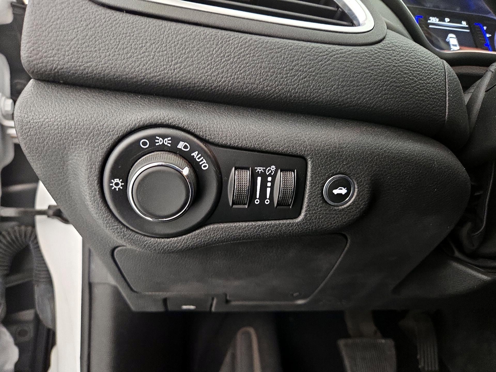 Thumbnail: 2016 Chrysler 200 - 13