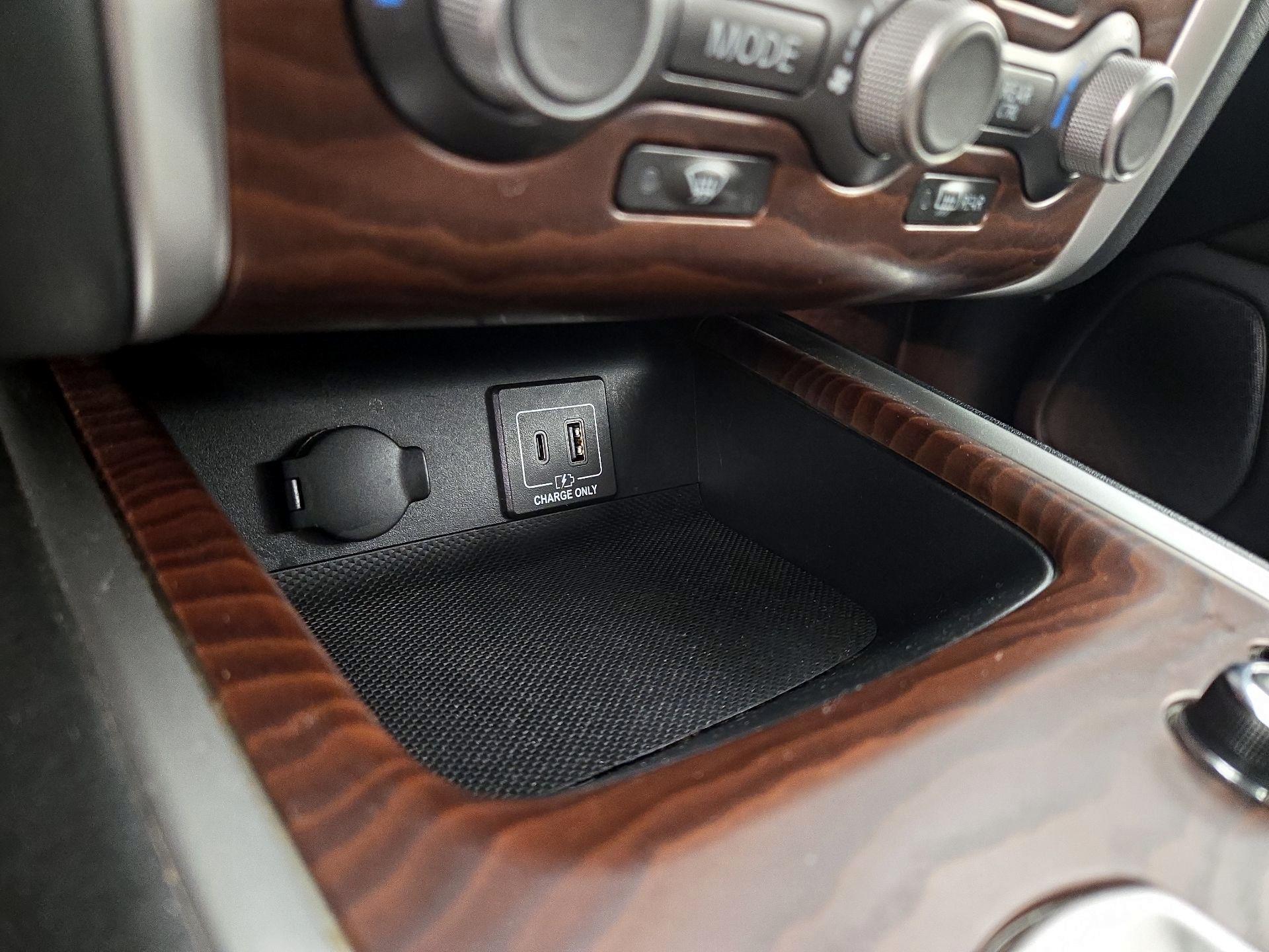 Thumbnail: 2019 Nissan Pathfinder - 19