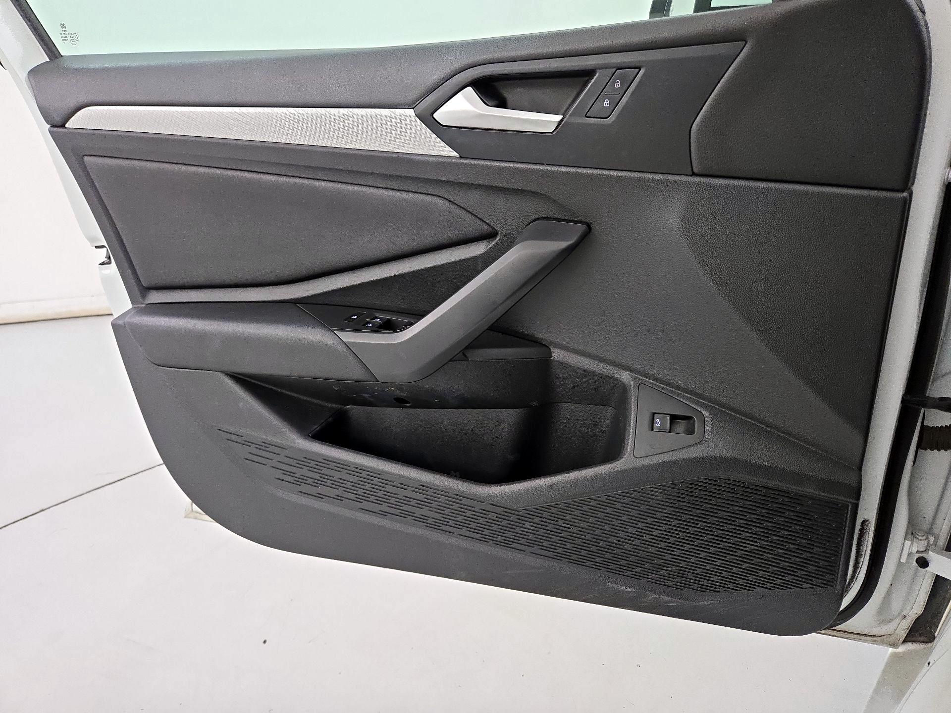 Thumbnail: 2019 Volkswagen Jetta - 12