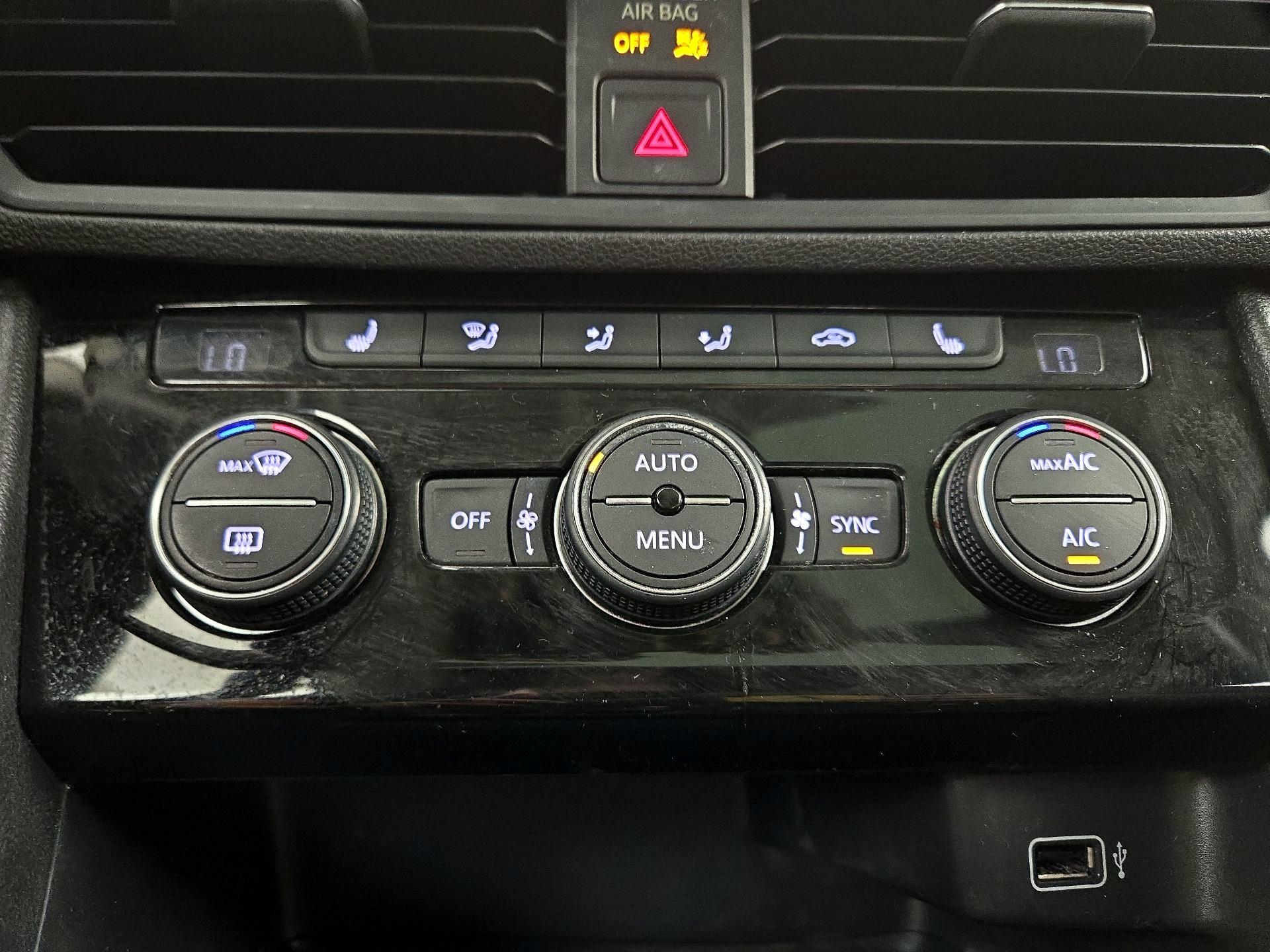 Thumbnail: 2019 Volkswagen Jetta - 16