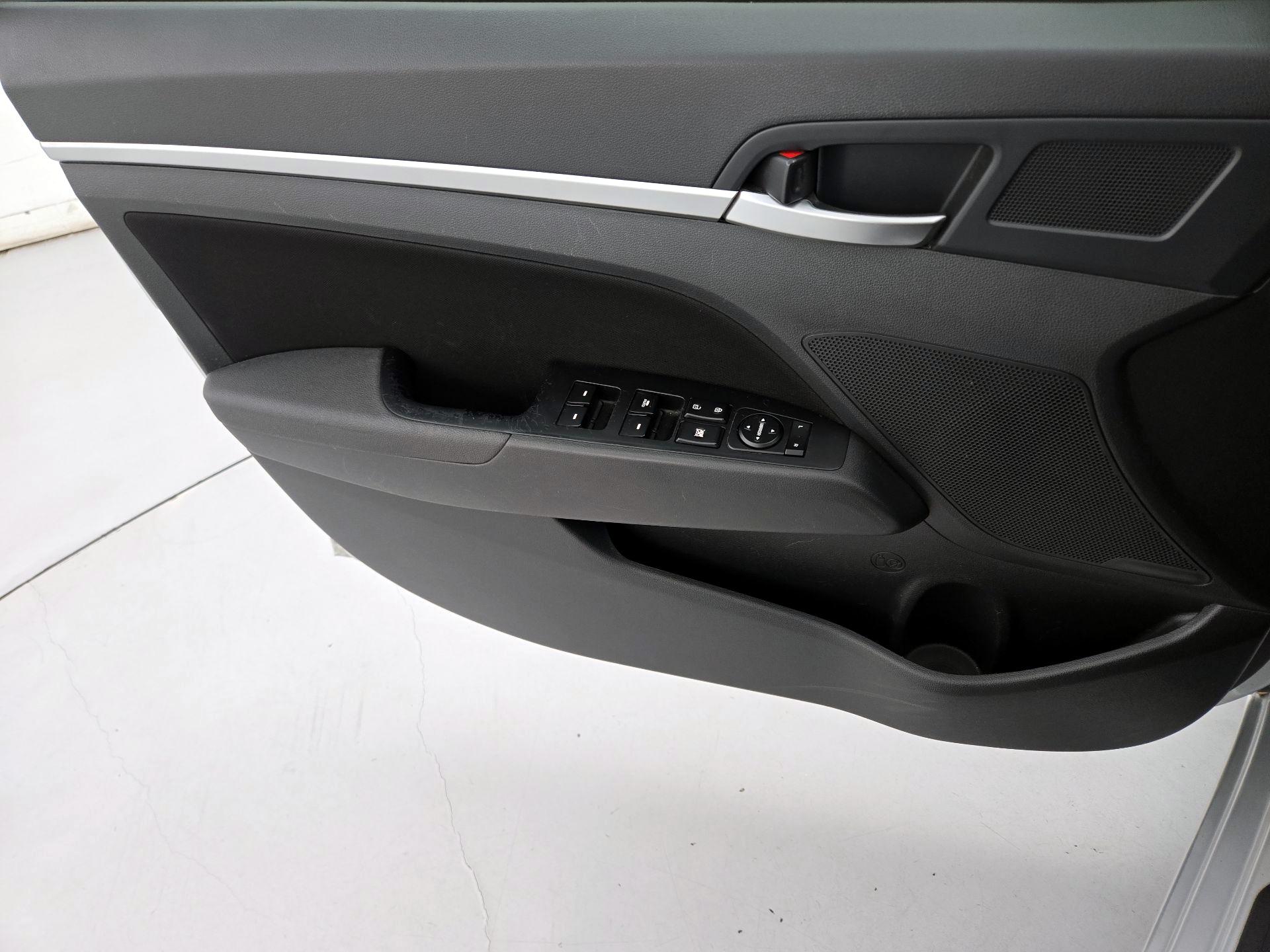Thumbnail: 2020 Hyundai Elantra - 12