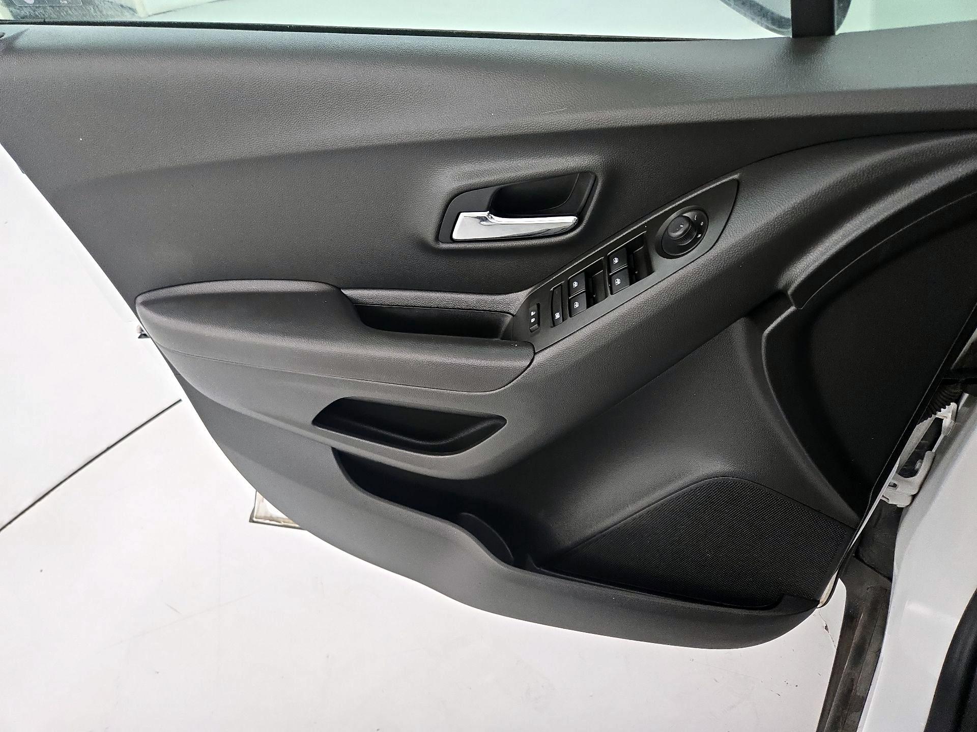 Thumbnail: 2021 Chevrolet Trax - 12