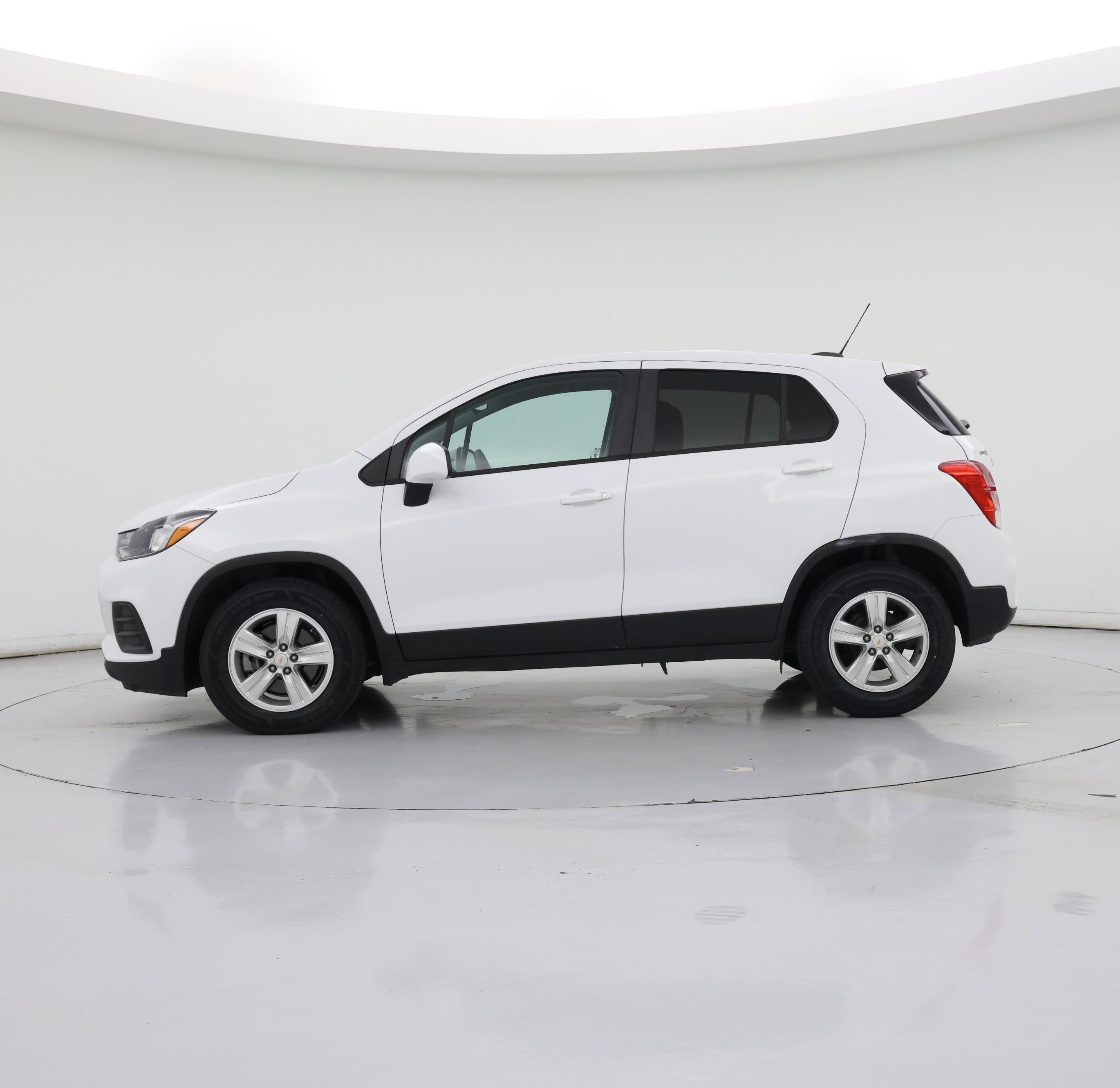Thumbnail: 2021 Chevrolet Trax - 3