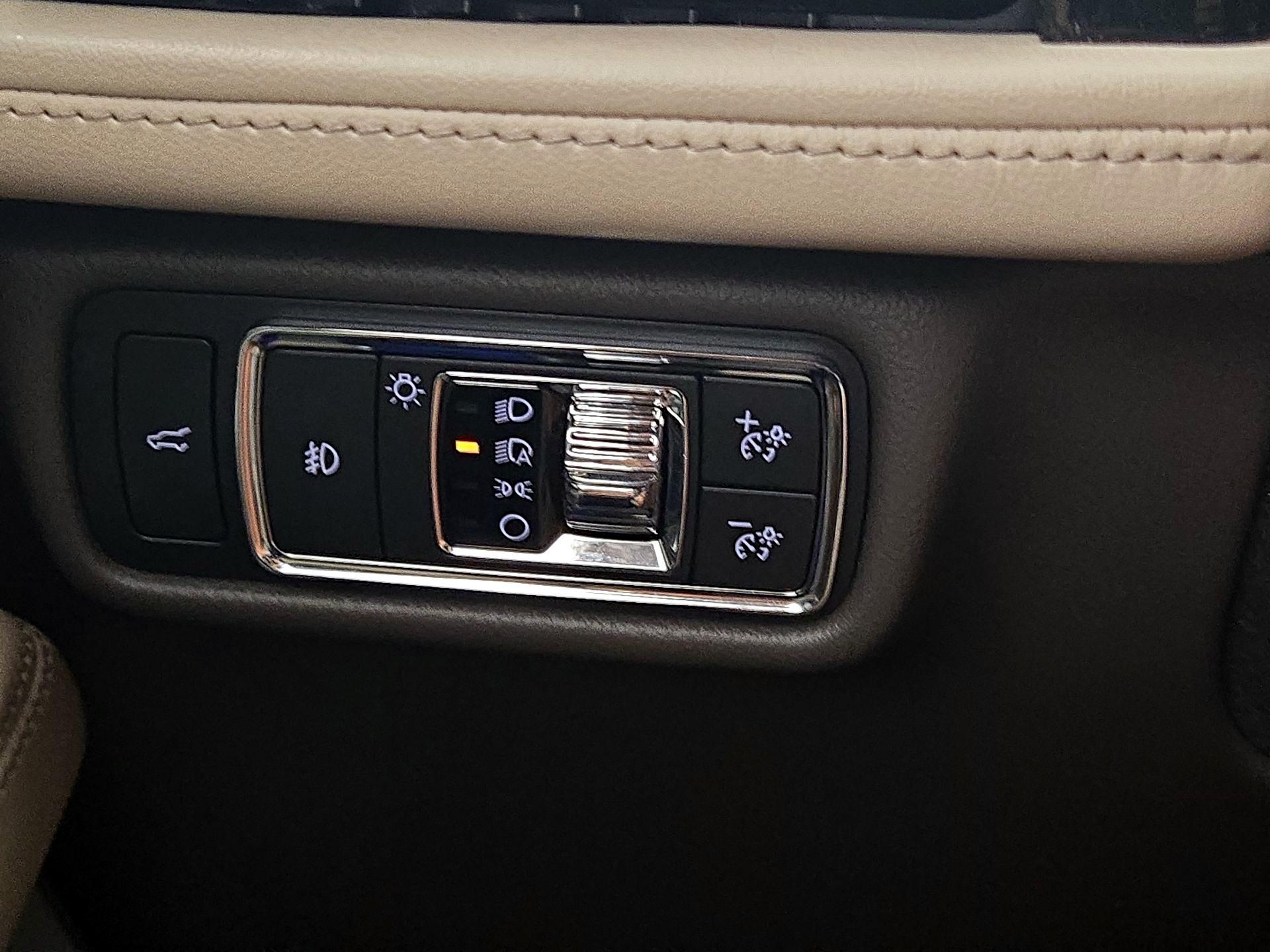 Thumbnail: 2021 Lincoln Aviator - 13