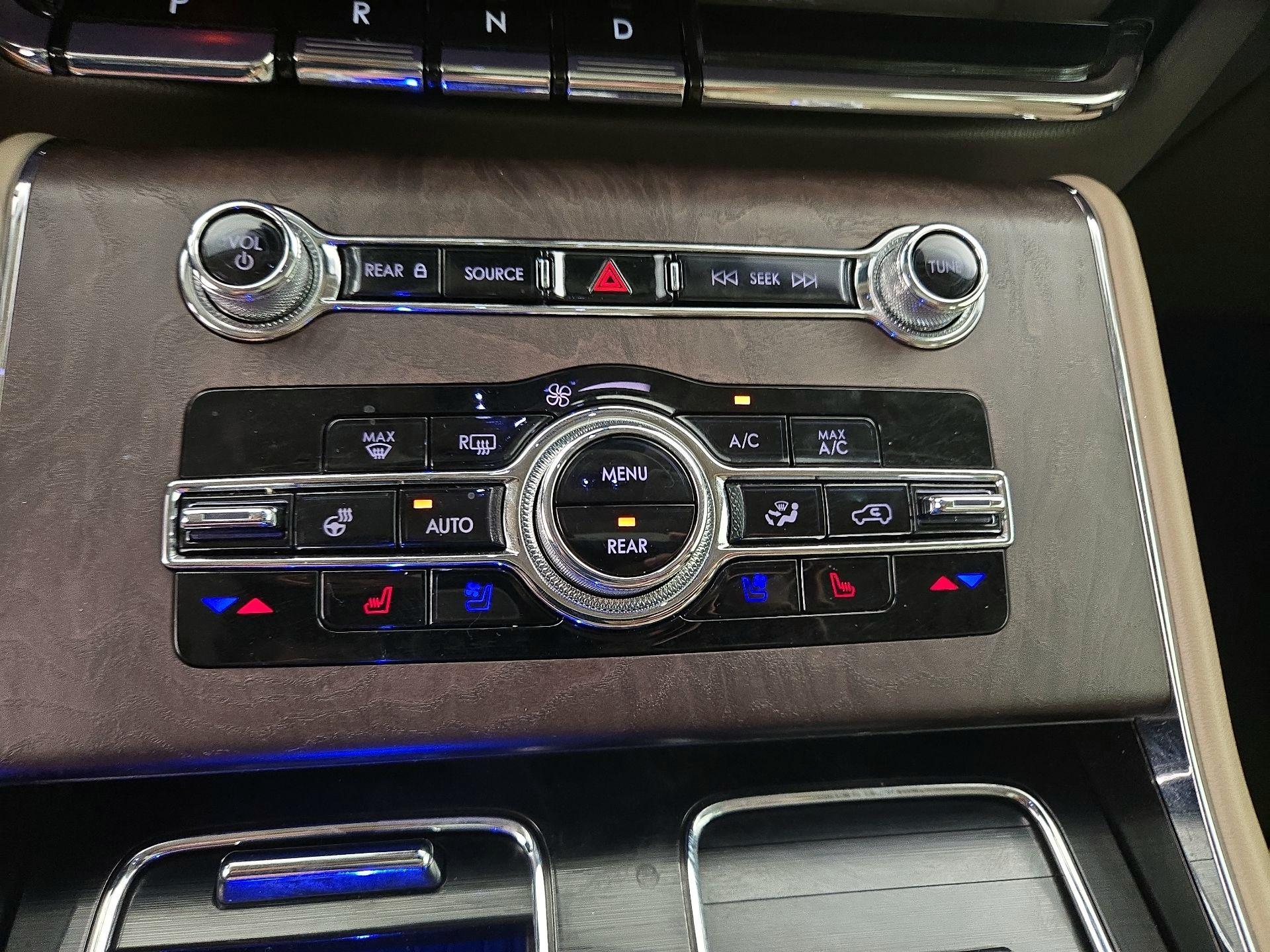 Thumbnail: 2021 Lincoln Aviator - 17