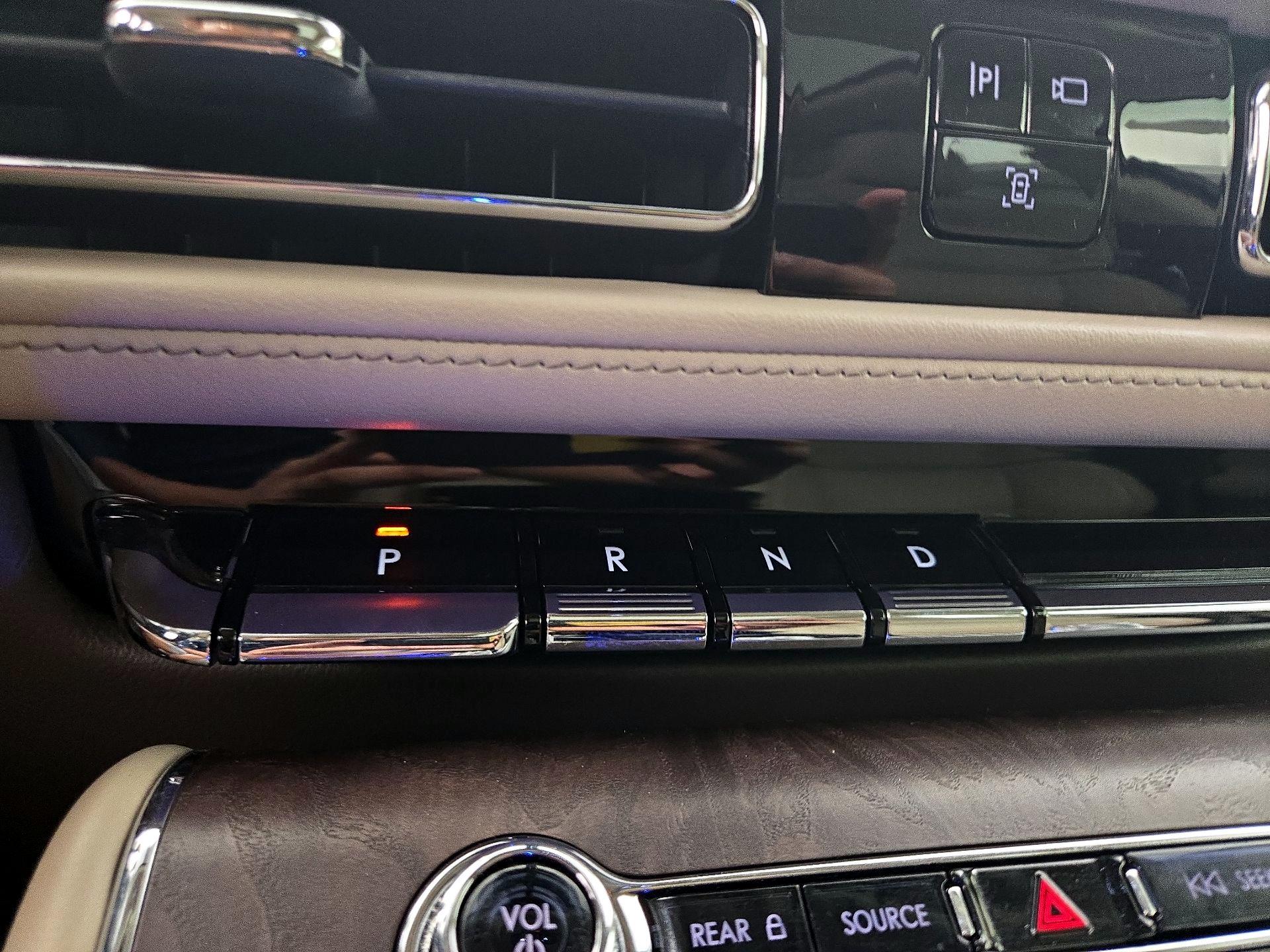 Thumbnail: 2021 Lincoln Aviator - 18