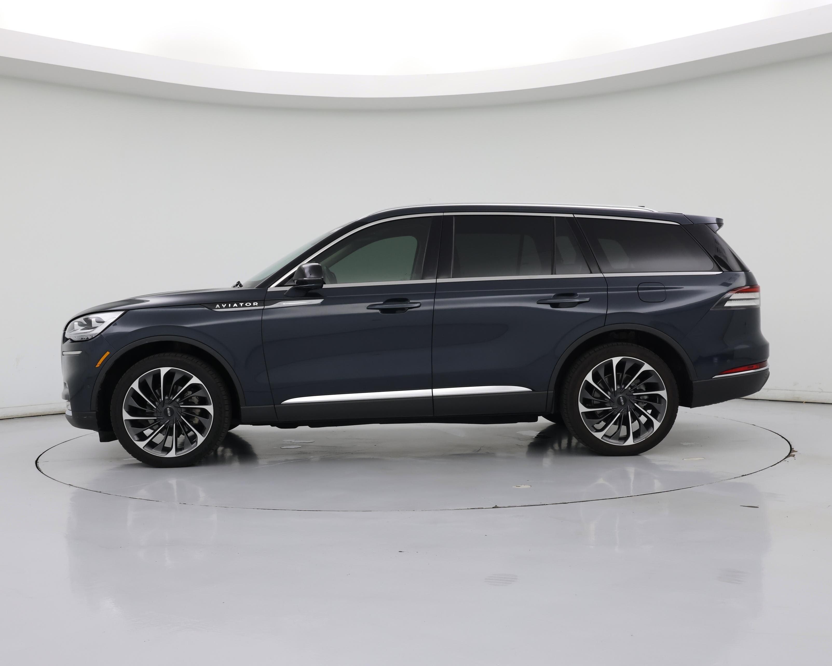 Thumbnail: 2021 Lincoln Aviator - 3