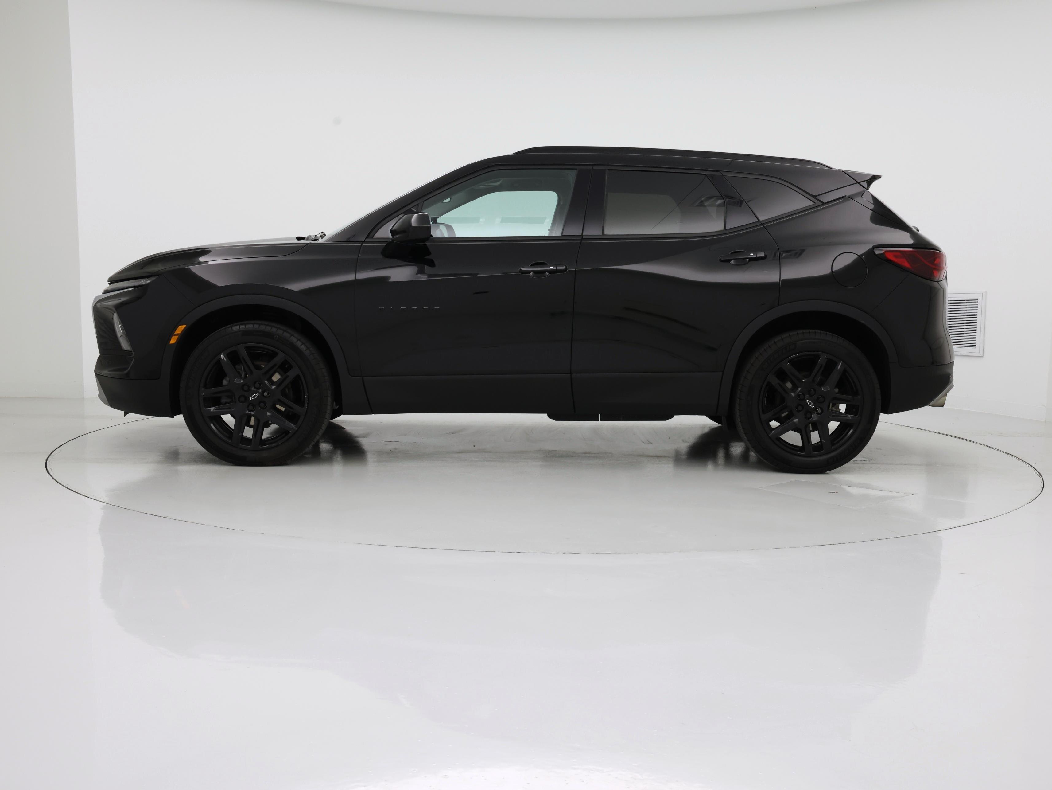 Thumbnail: 2023 Chevrolet Blazer - 3