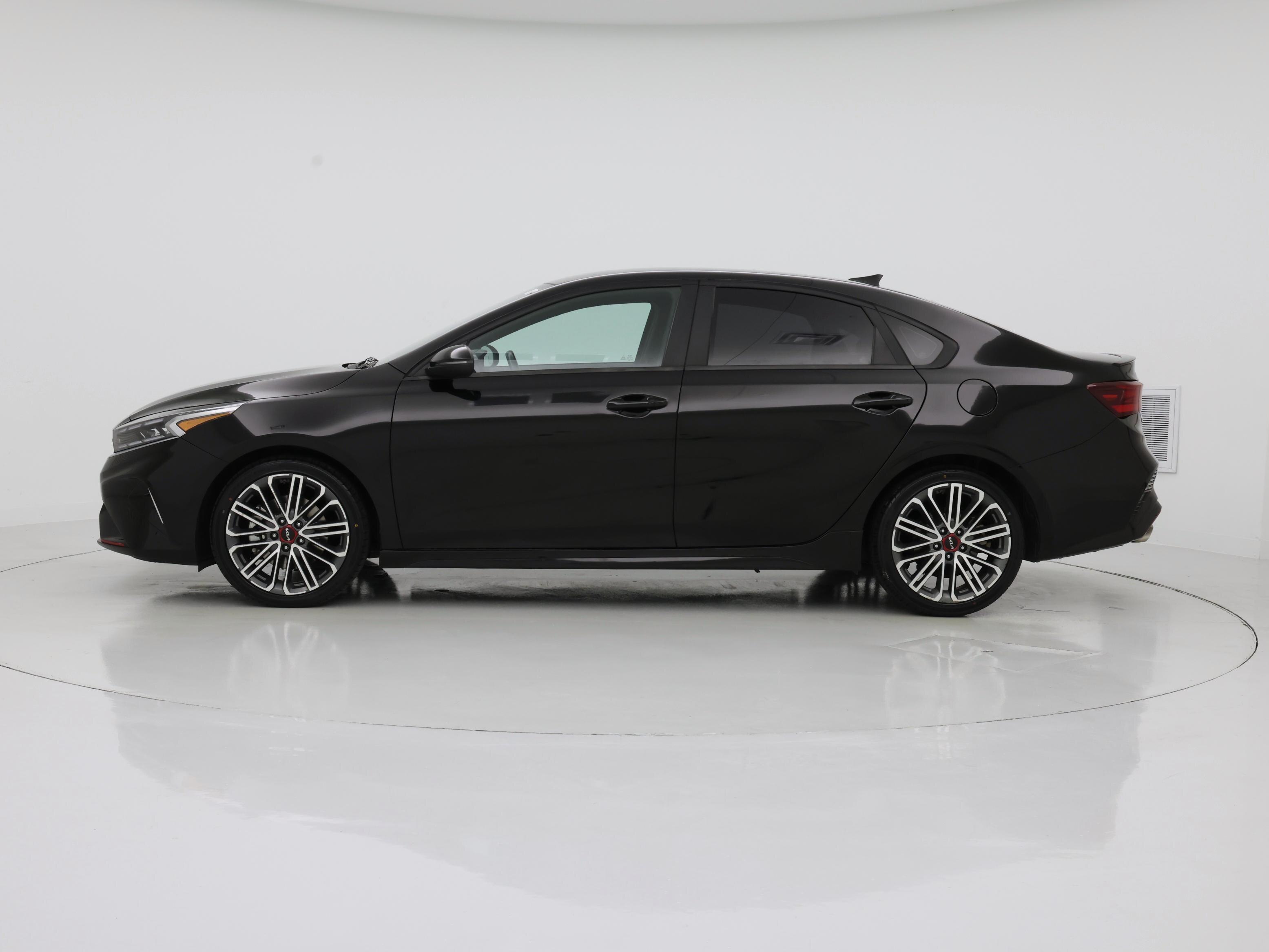 Thumbnail: 2022 Kia Forte - 3