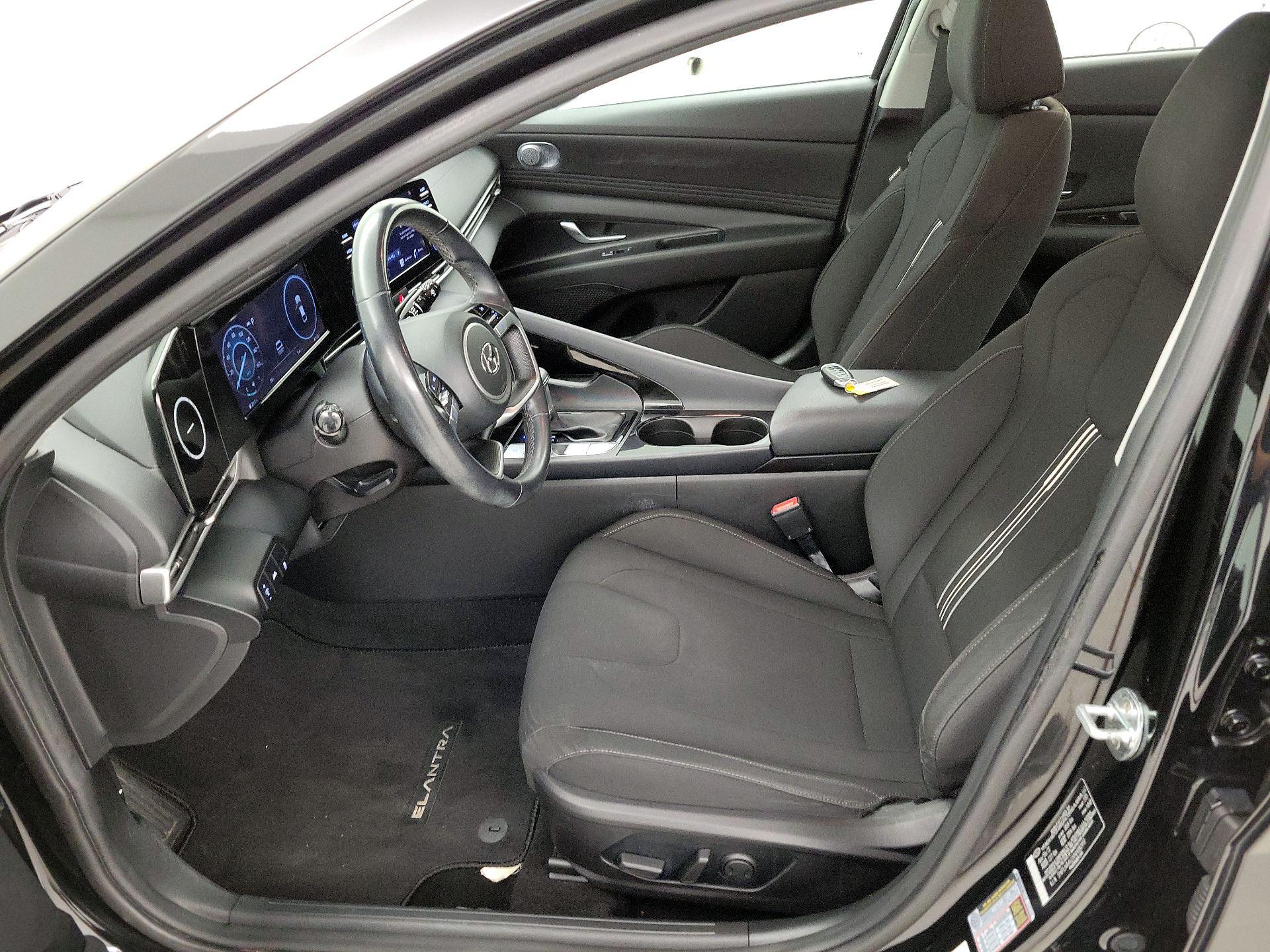 Thumbnail: 2022 Hyundai Elantra - 11