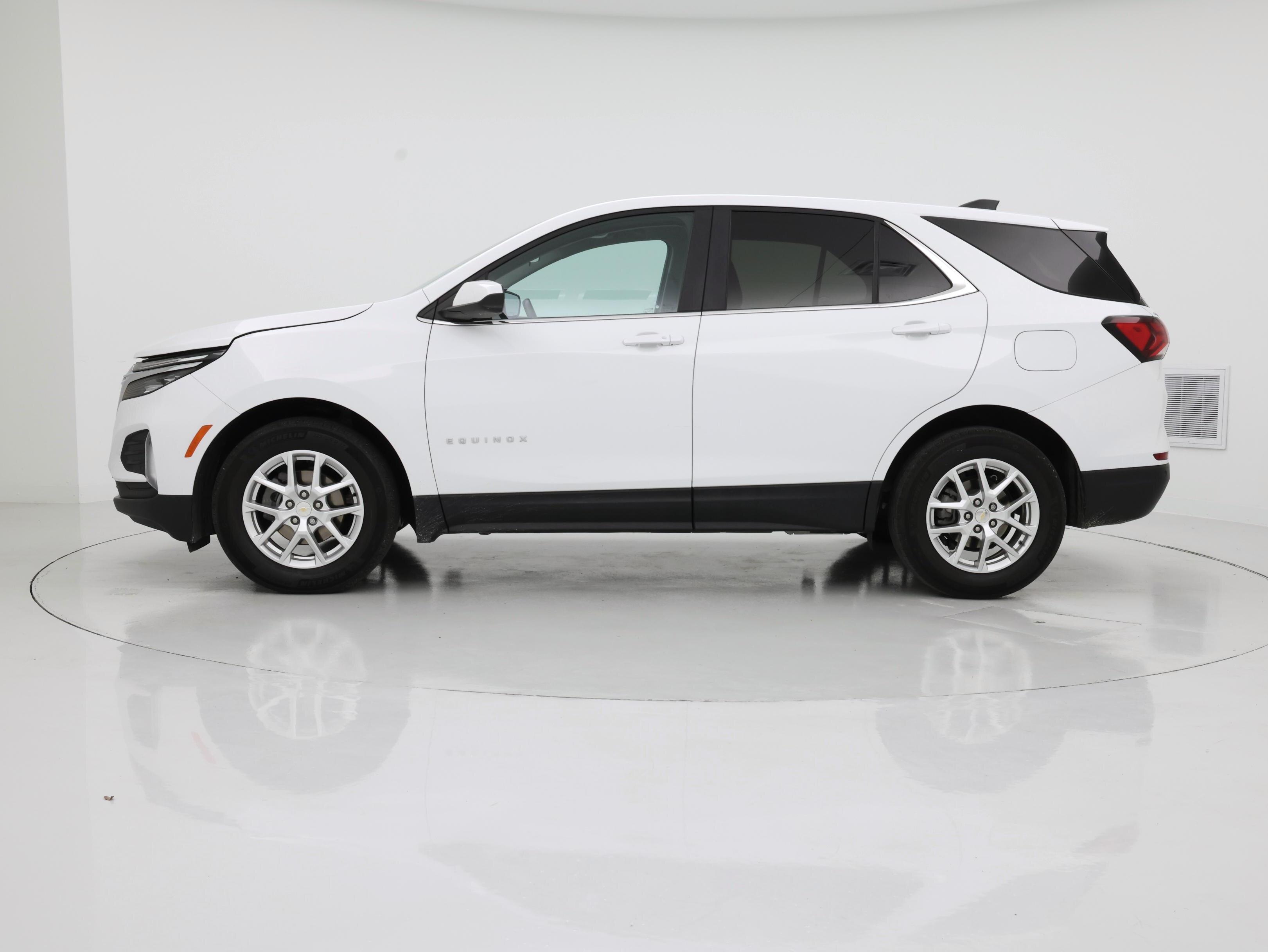 Thumbnail: 2022 Chevrolet Equinox - 3
