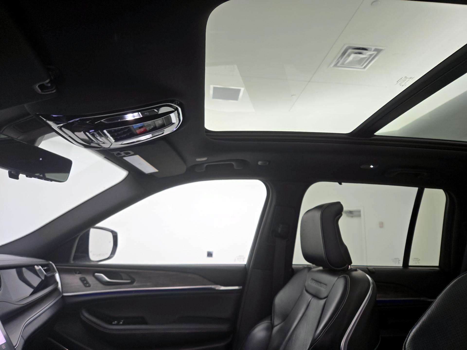 Thumbnail: 2022 Jeep Grand Cherokee - 20