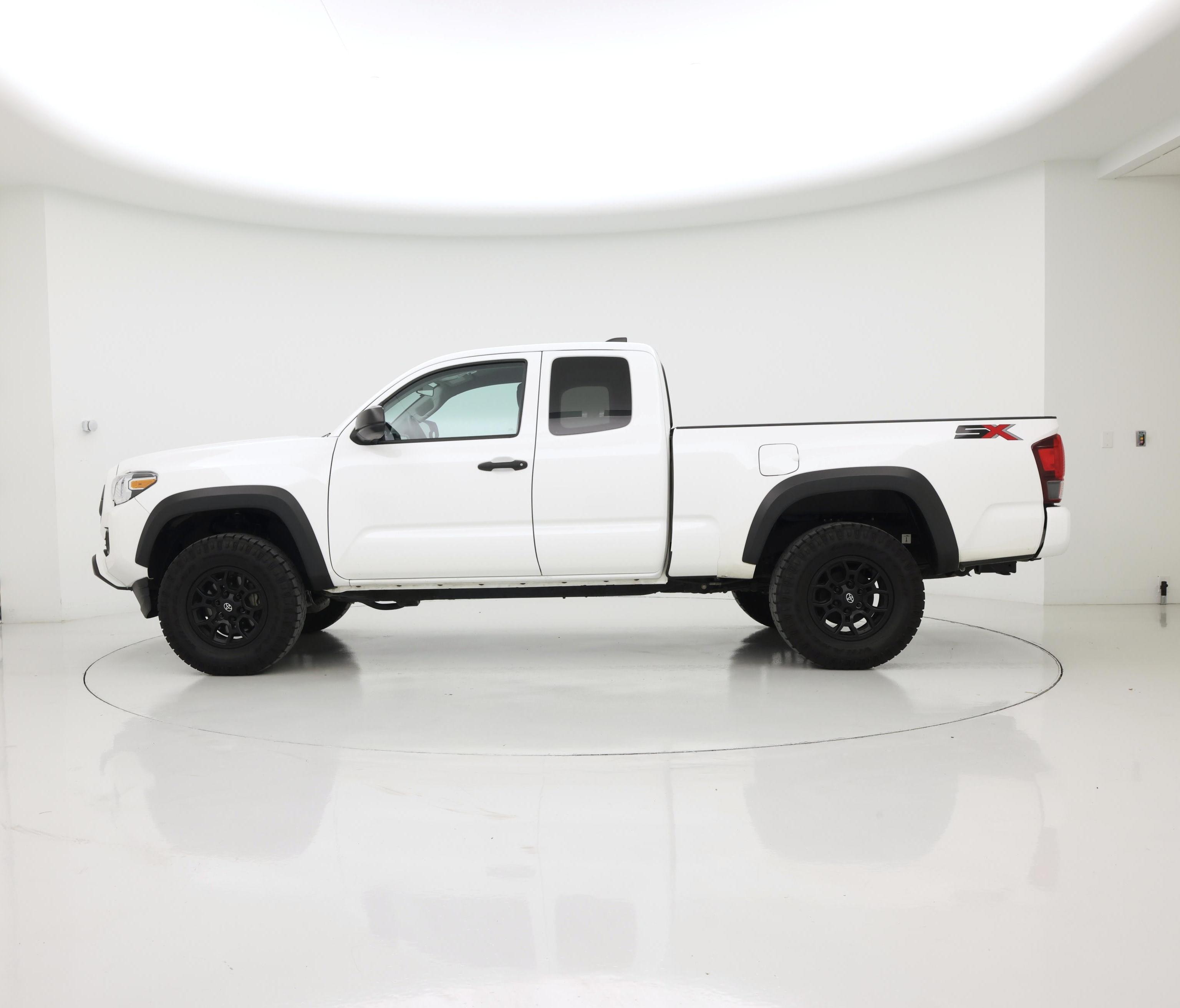 Thumbnail: 2022 Toyota Tacoma - 3