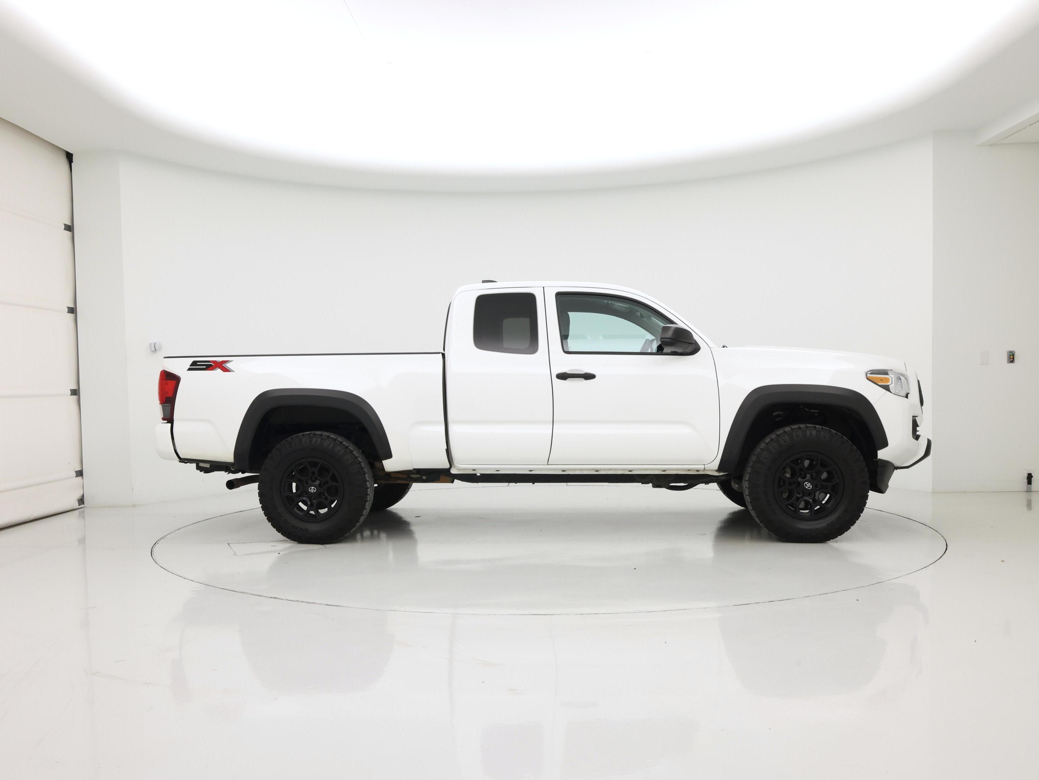 Thumbnail: 2022 Toyota Tacoma - 7