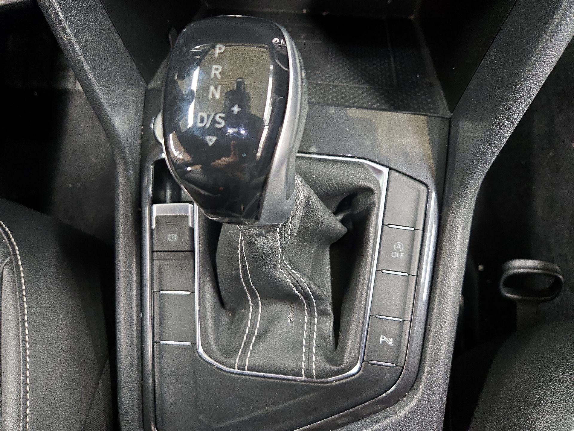 Thumbnail: 2022 Volkswagen Tiguan - 17