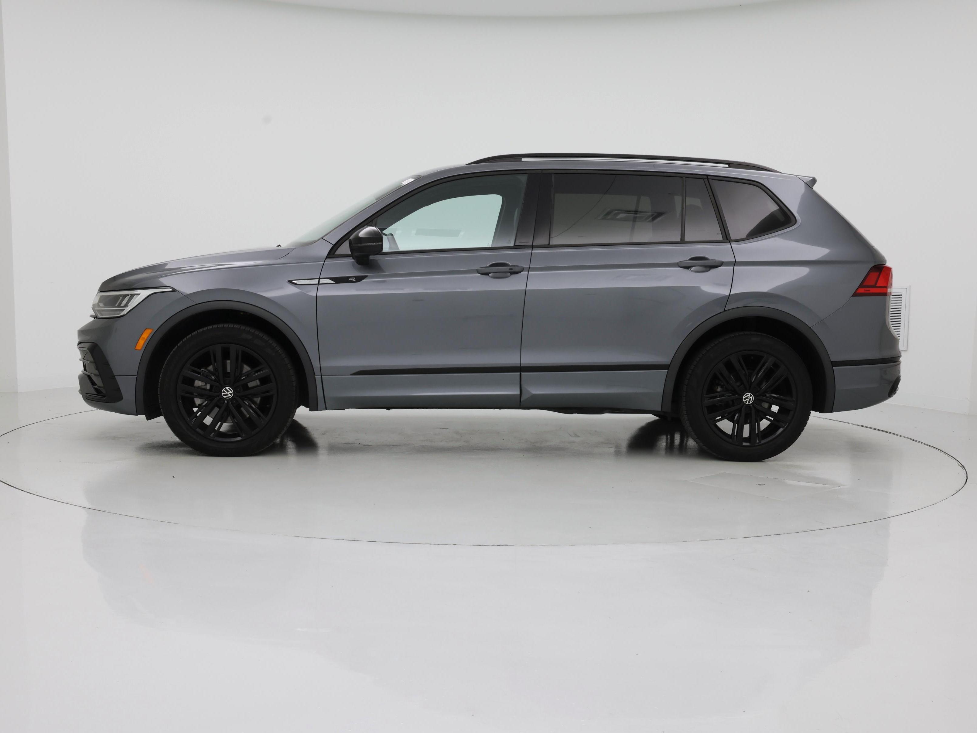 Thumbnail: 2022 Volkswagen Tiguan - 3
