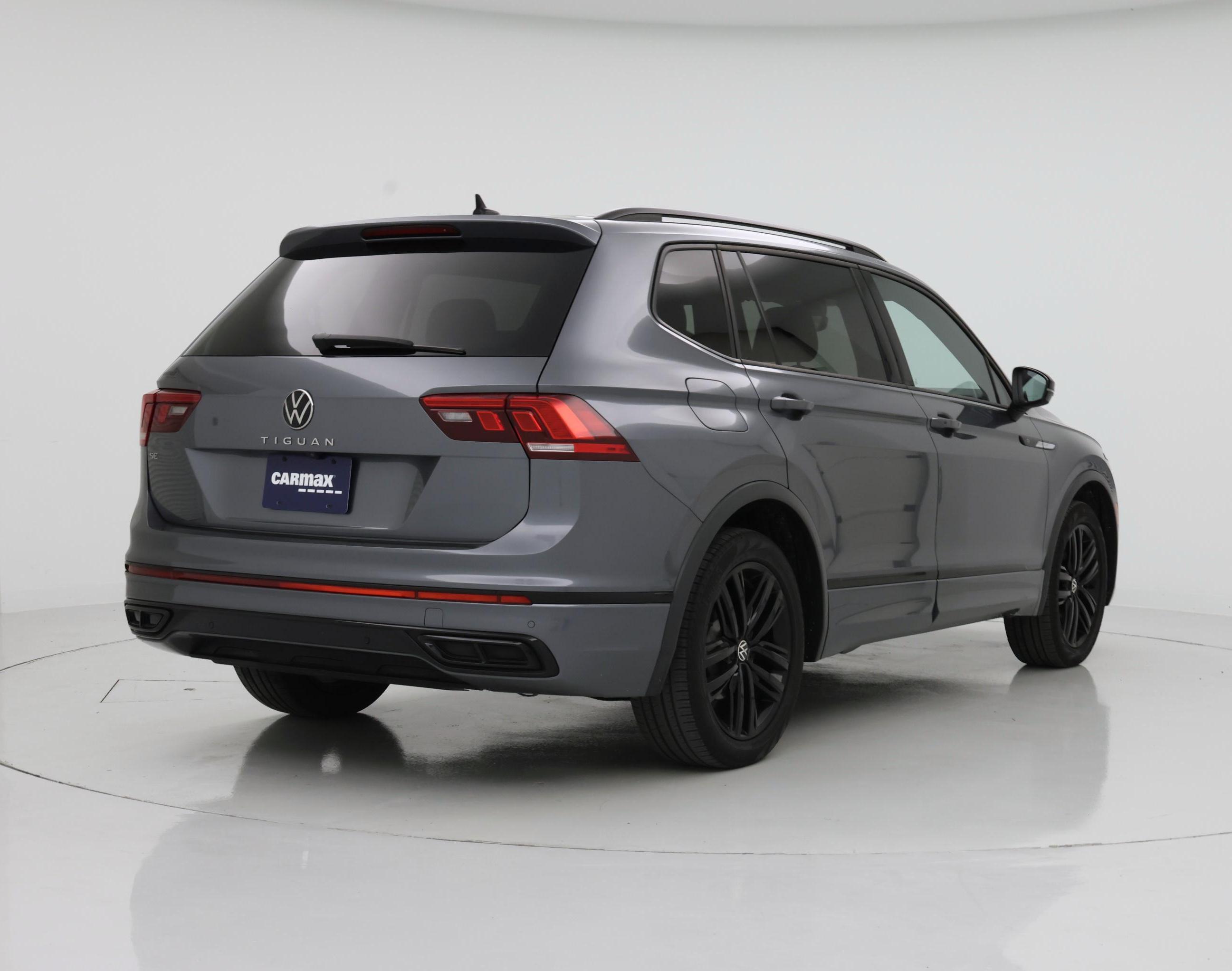 Thumbnail: 2022 Volkswagen Tiguan - 8