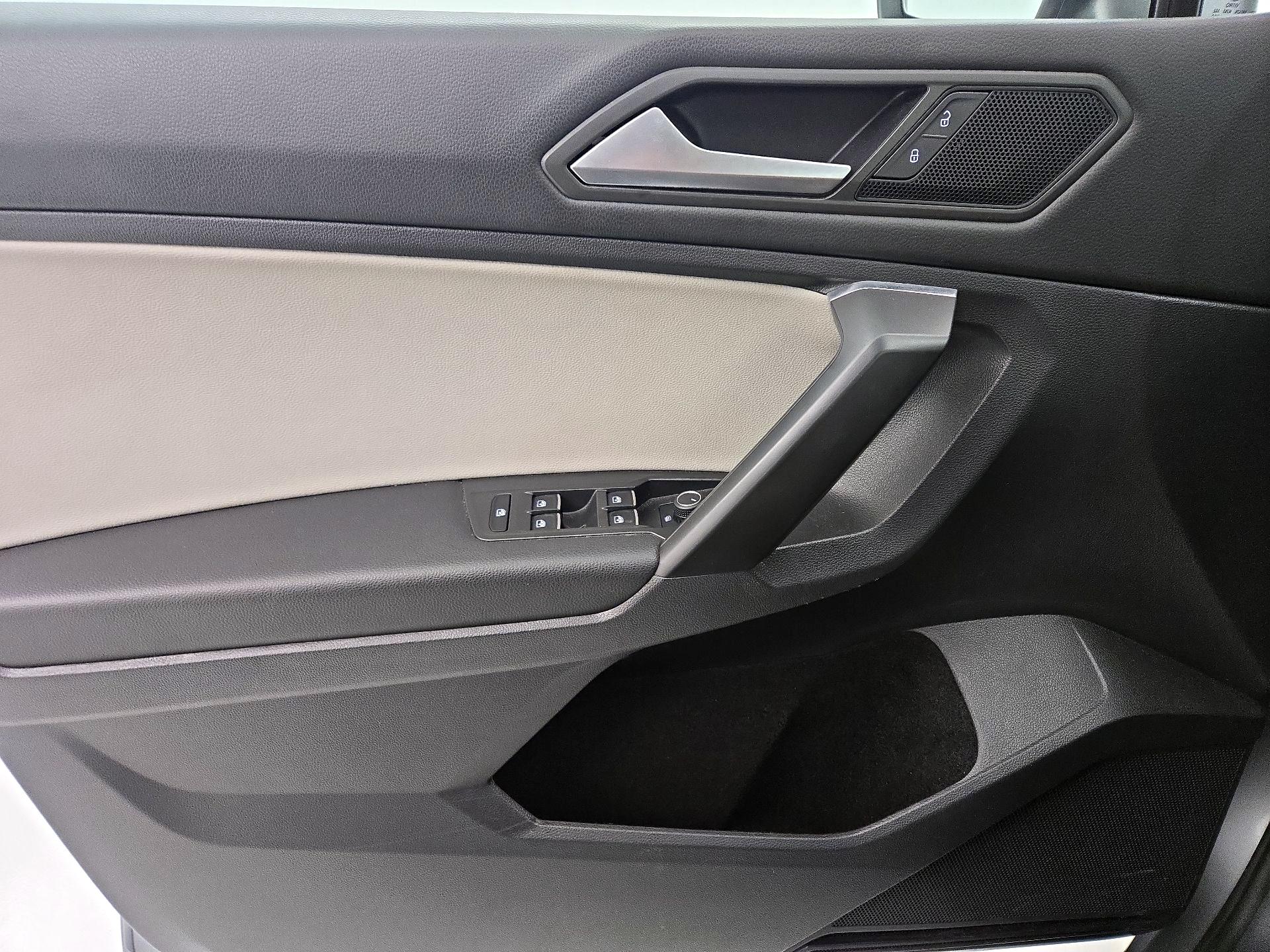 Thumbnail: 2021 Volkswagen Tiguan - 12