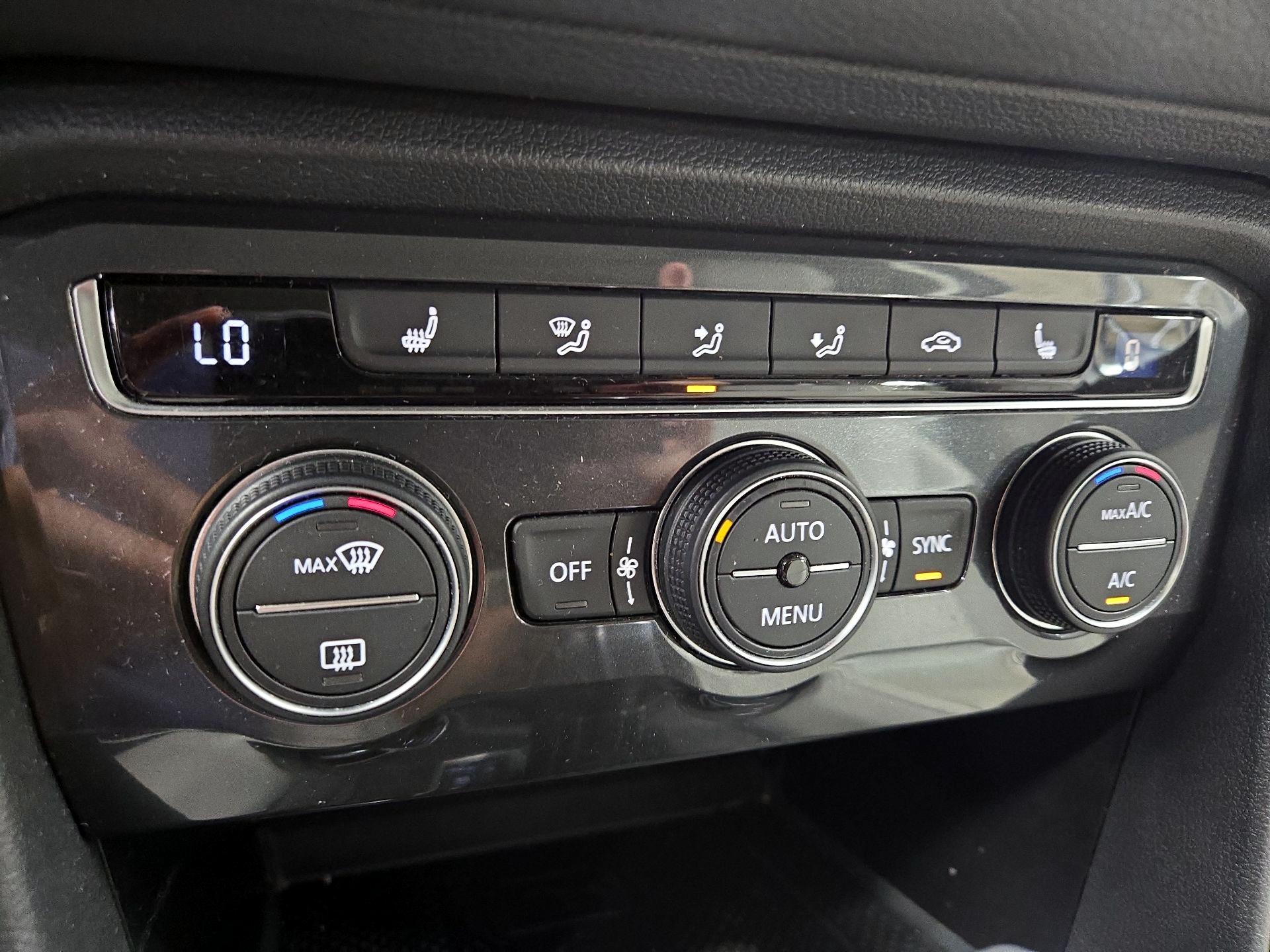 Thumbnail: 2021 Volkswagen Tiguan - 16