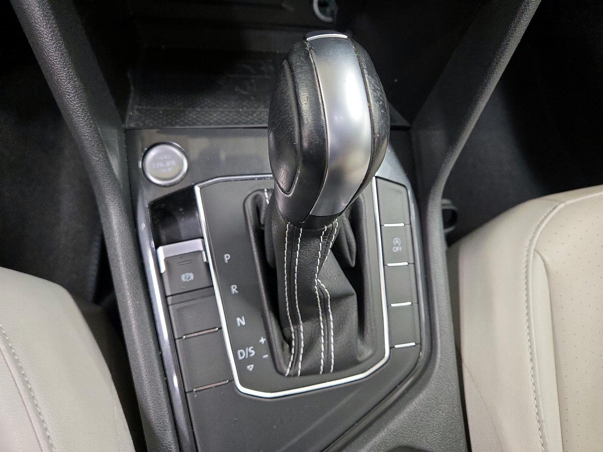 Thumbnail: 2021 Volkswagen Tiguan - 17