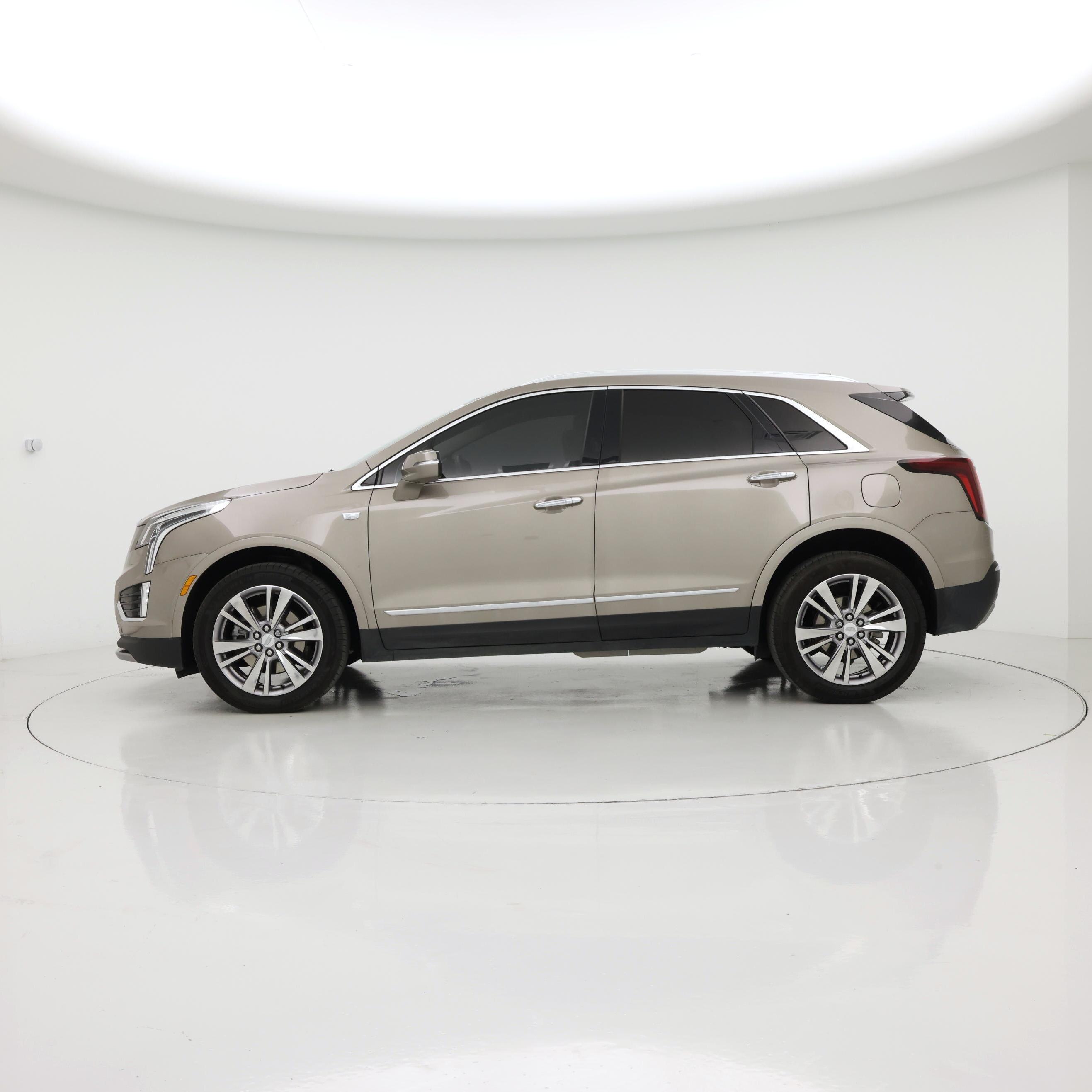 Thumbnail: 2023 Cadillac XT5 - 3