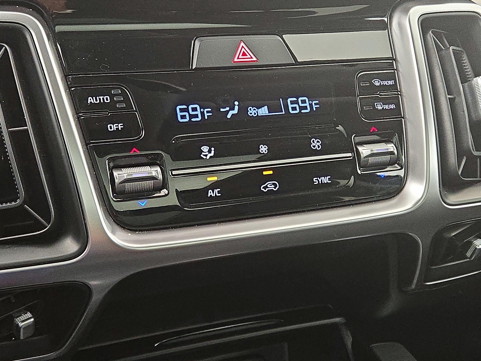 Thumbnail: 2022 Kia Sorento - 17