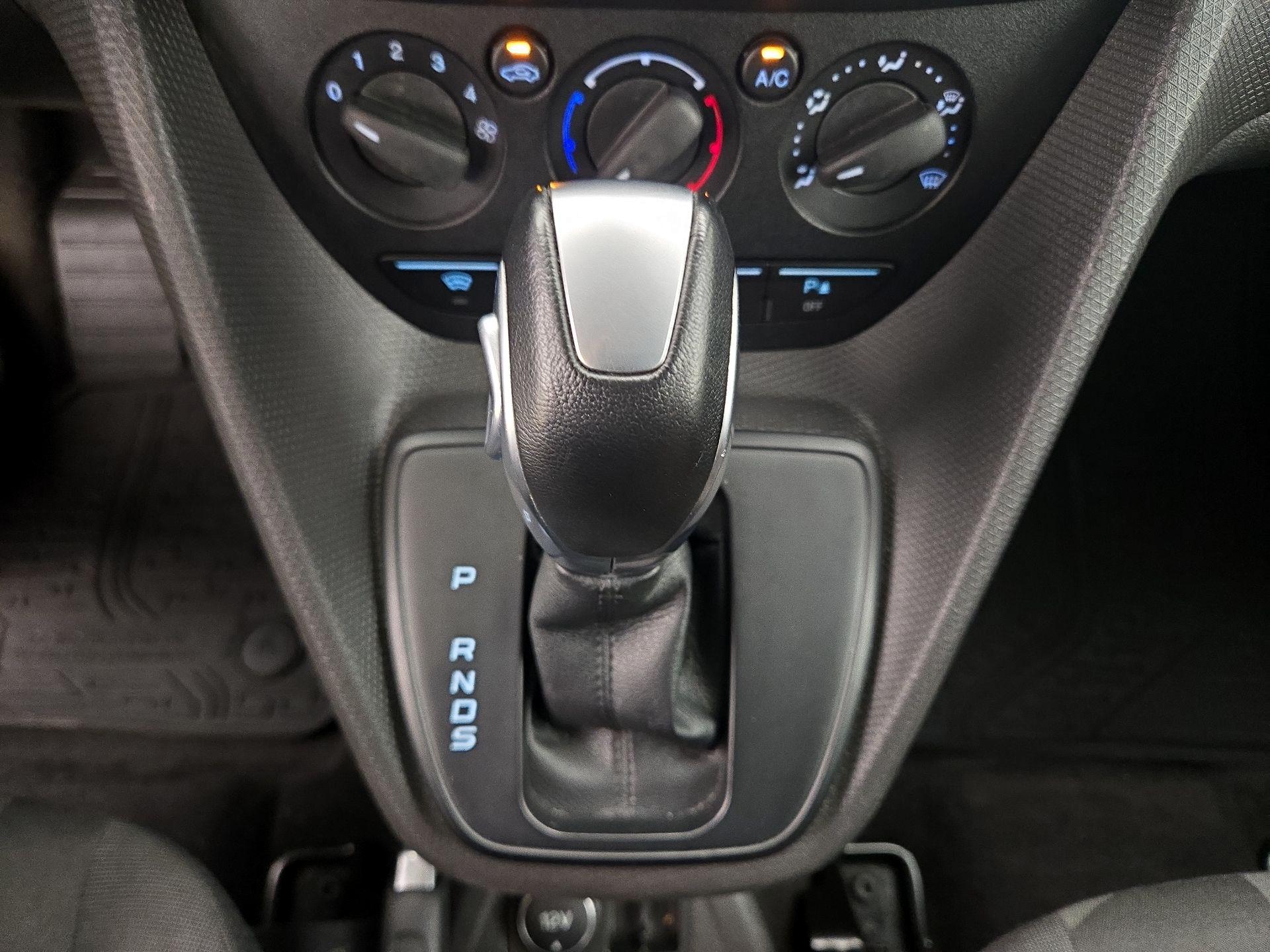 Thumbnail: 2016 Ford Transit Series - 17