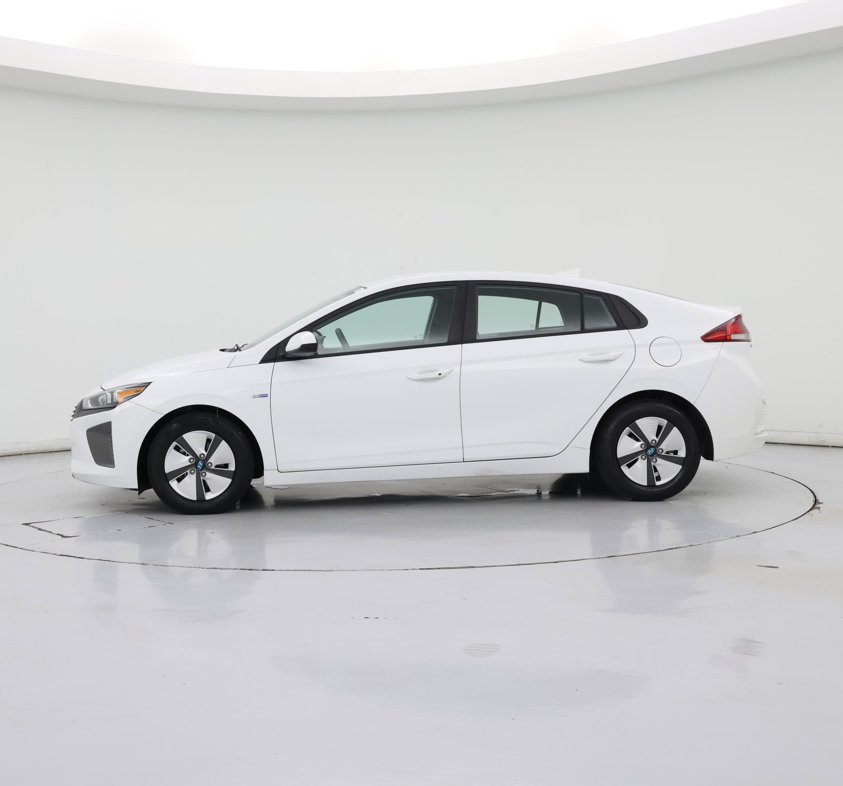Thumbnail: 2019 Hyundai Ioniq - 3