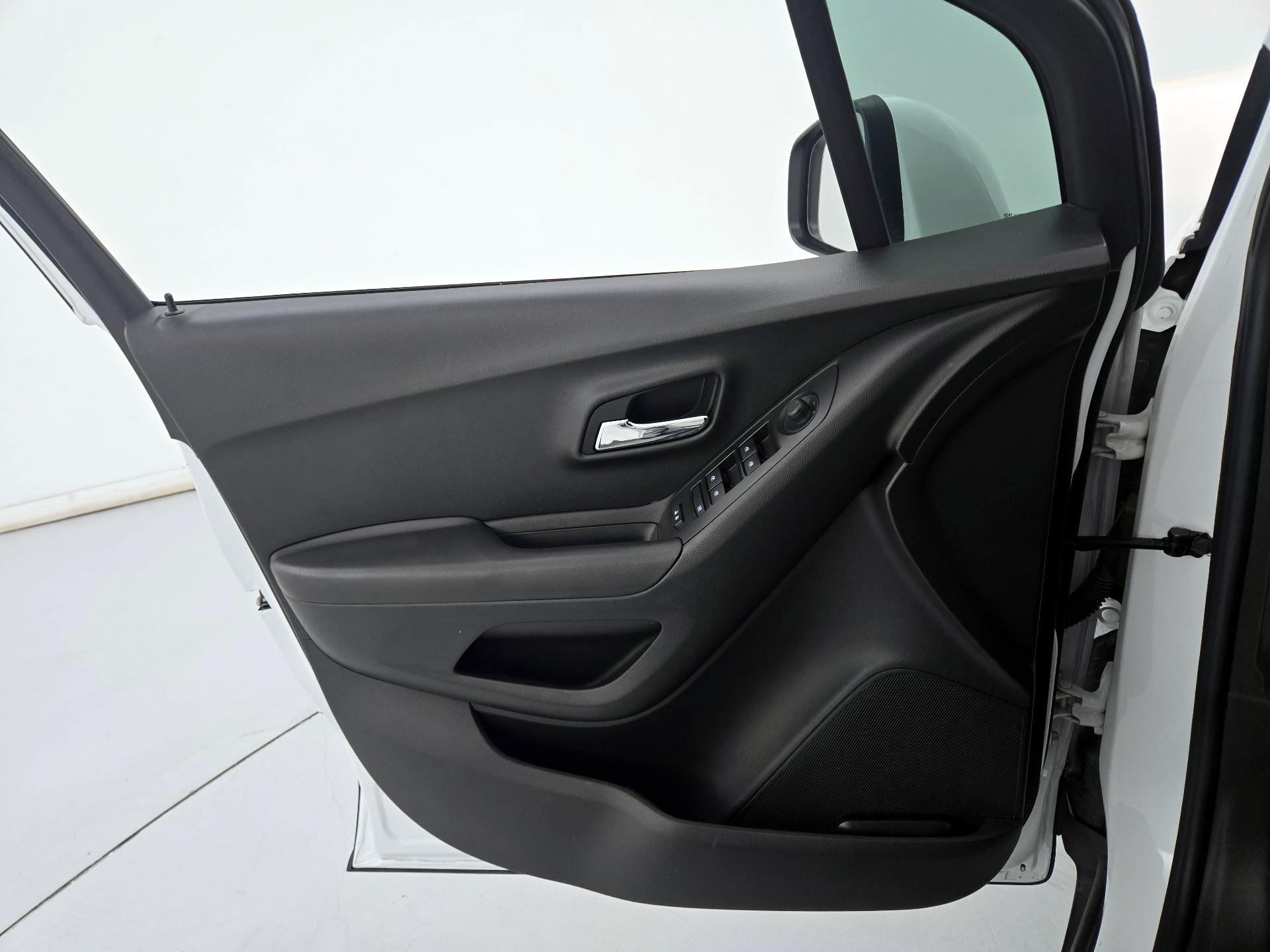 Thumbnail: 2019 Chevrolet Trax - 12