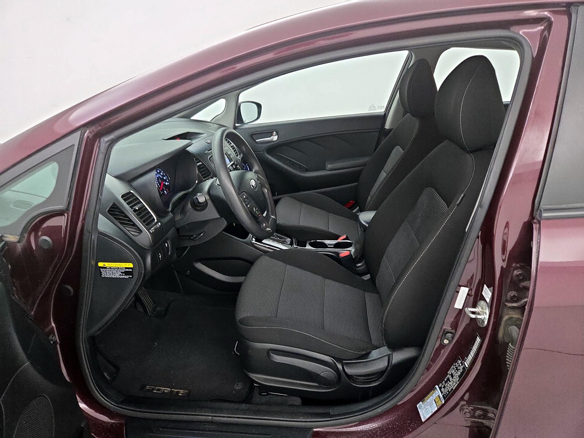 Thumbnail: 2017 Kia Forte - 11
