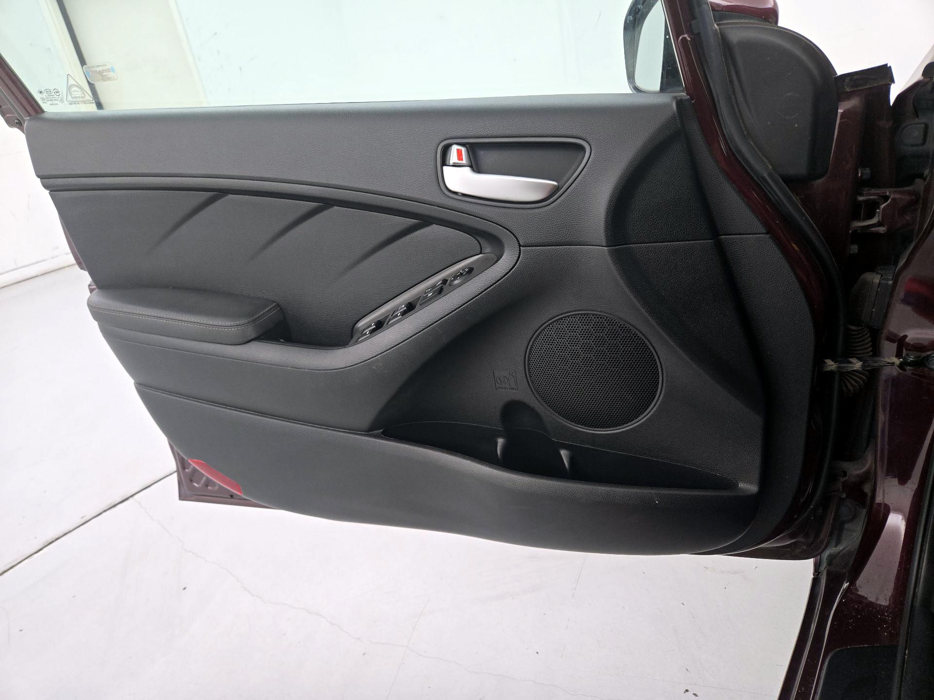 Thumbnail: 2017 Kia Forte - 12