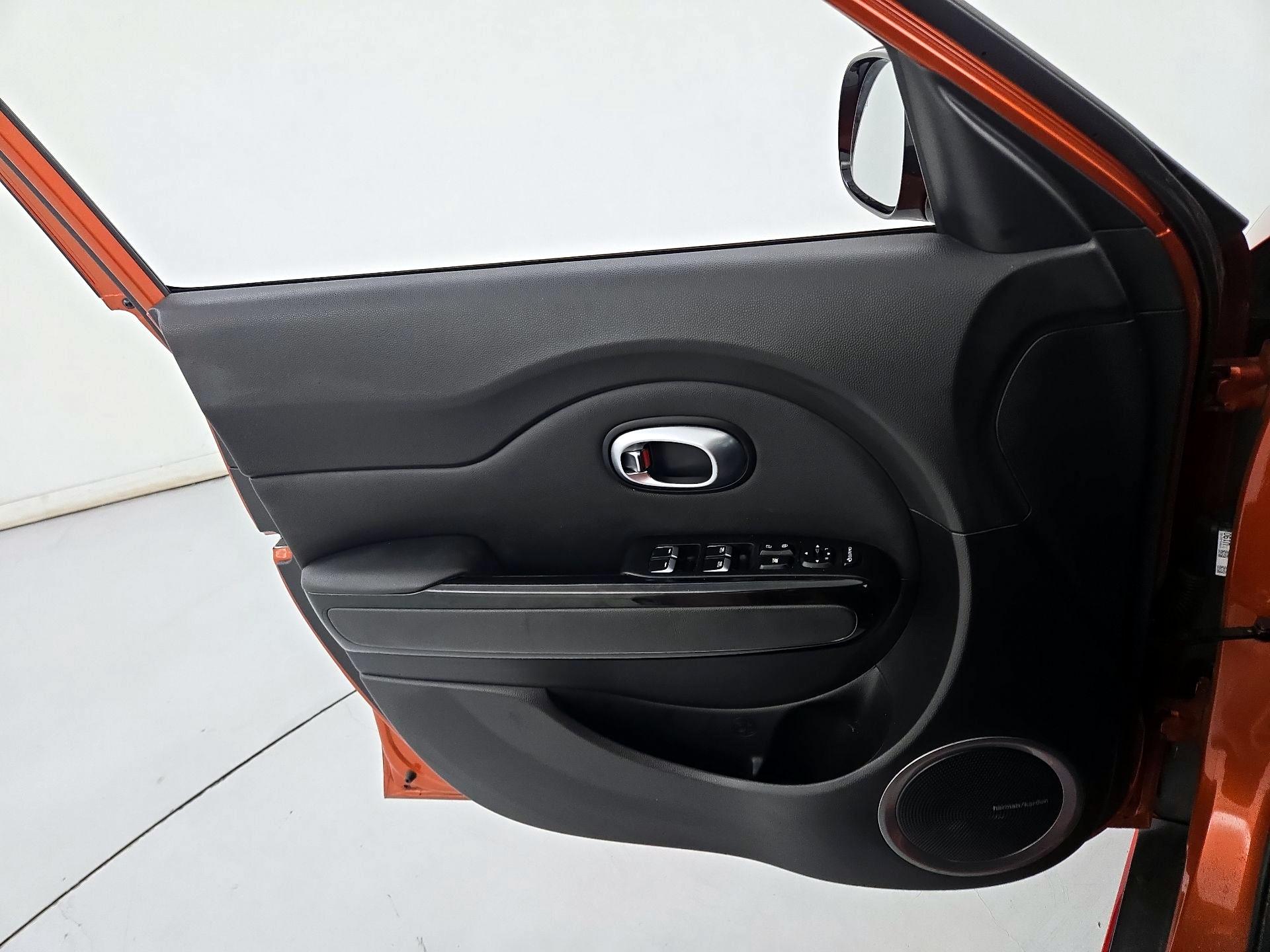 Thumbnail: 2018 Kia Soul - 12