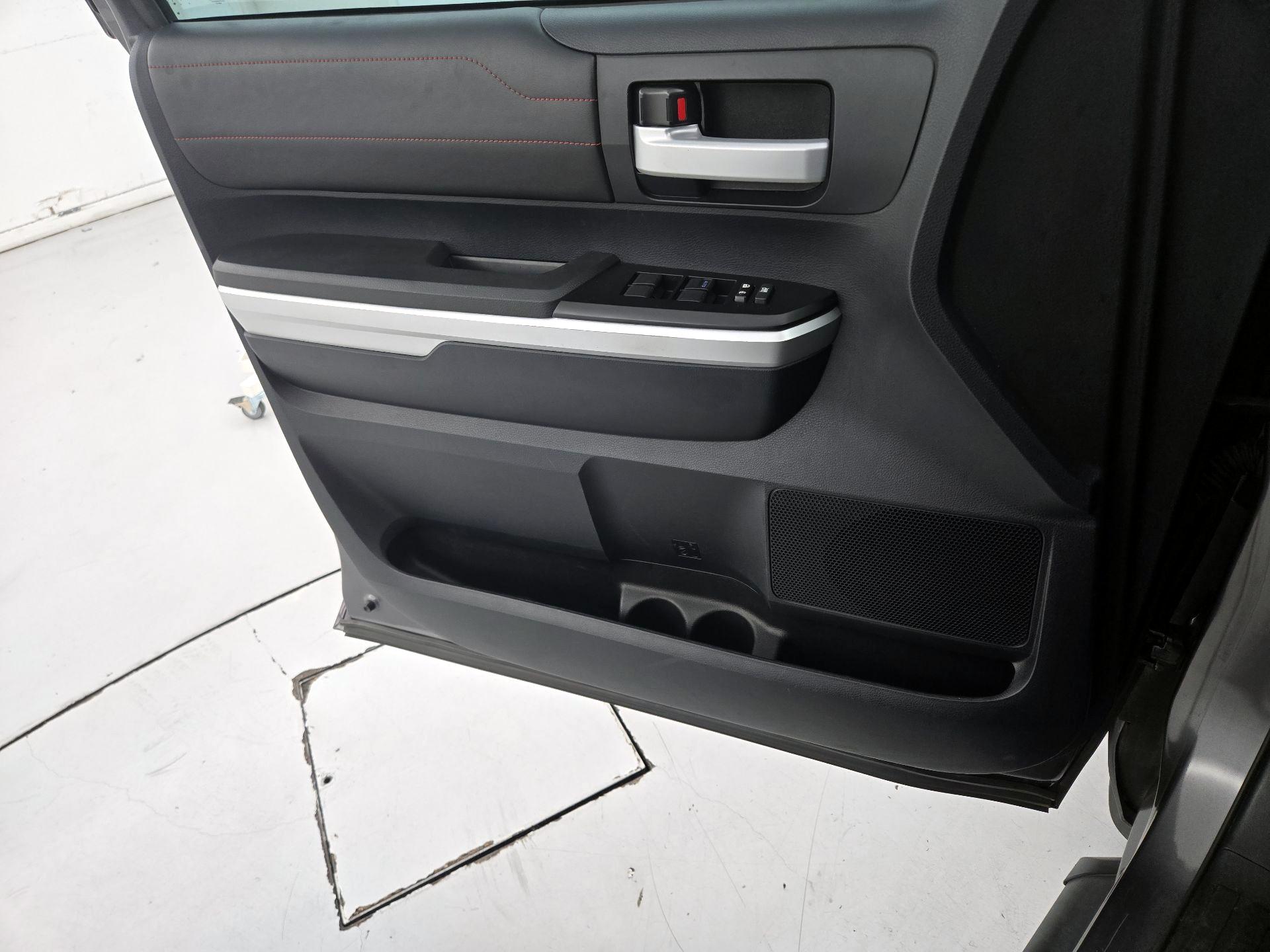Thumbnail: 2016 Toyota Tundra - 12
