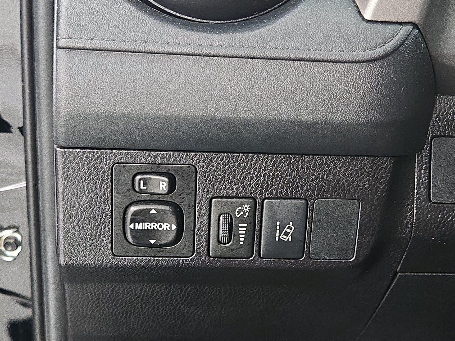Thumbnail: 2018 Toyota RAV4 - 13