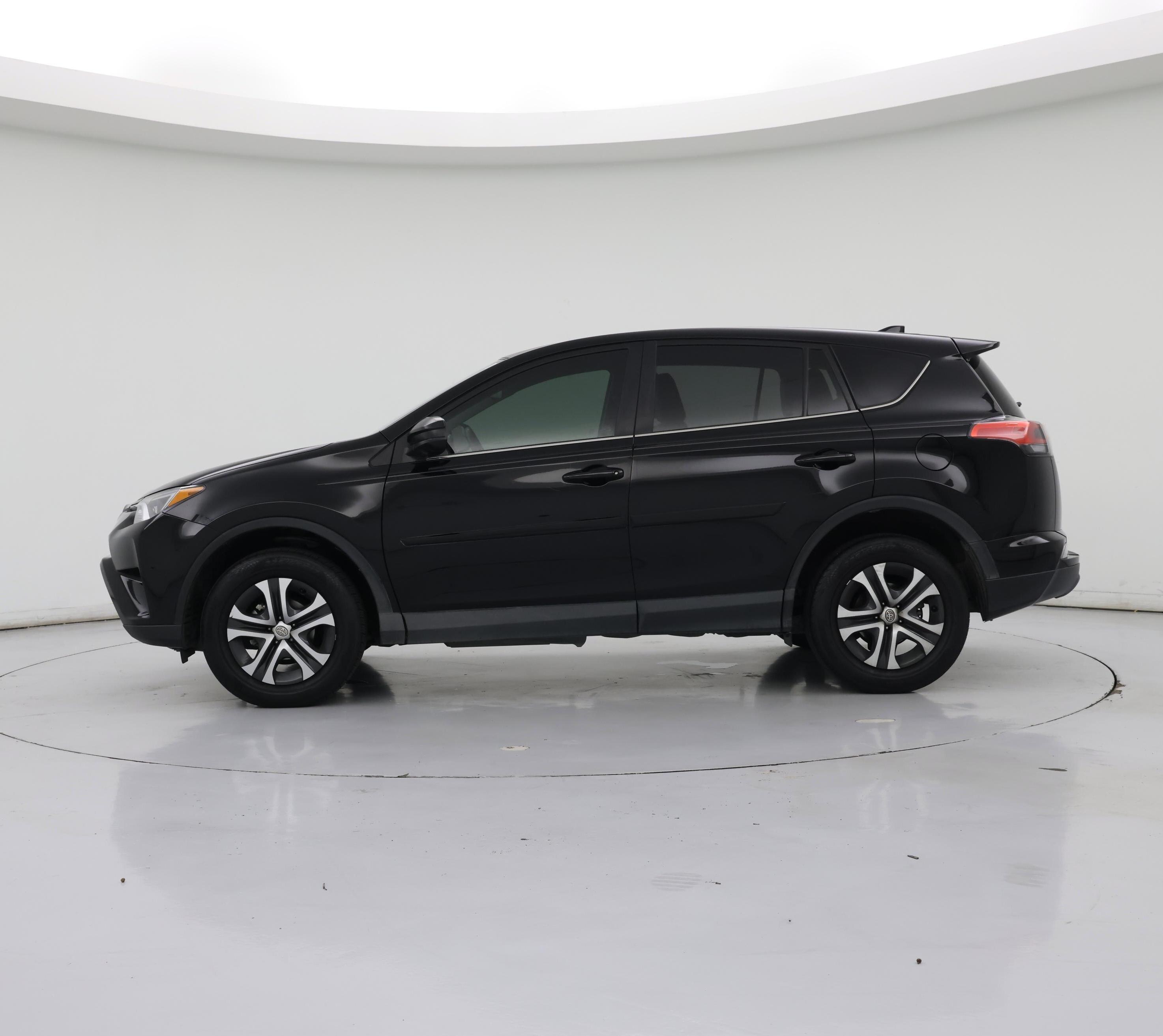 Thumbnail: 2018 Toyota RAV4 - 3