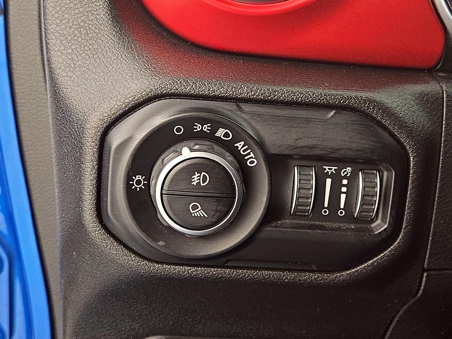 Thumbnail: 2021 Jeep Gladiator - 13