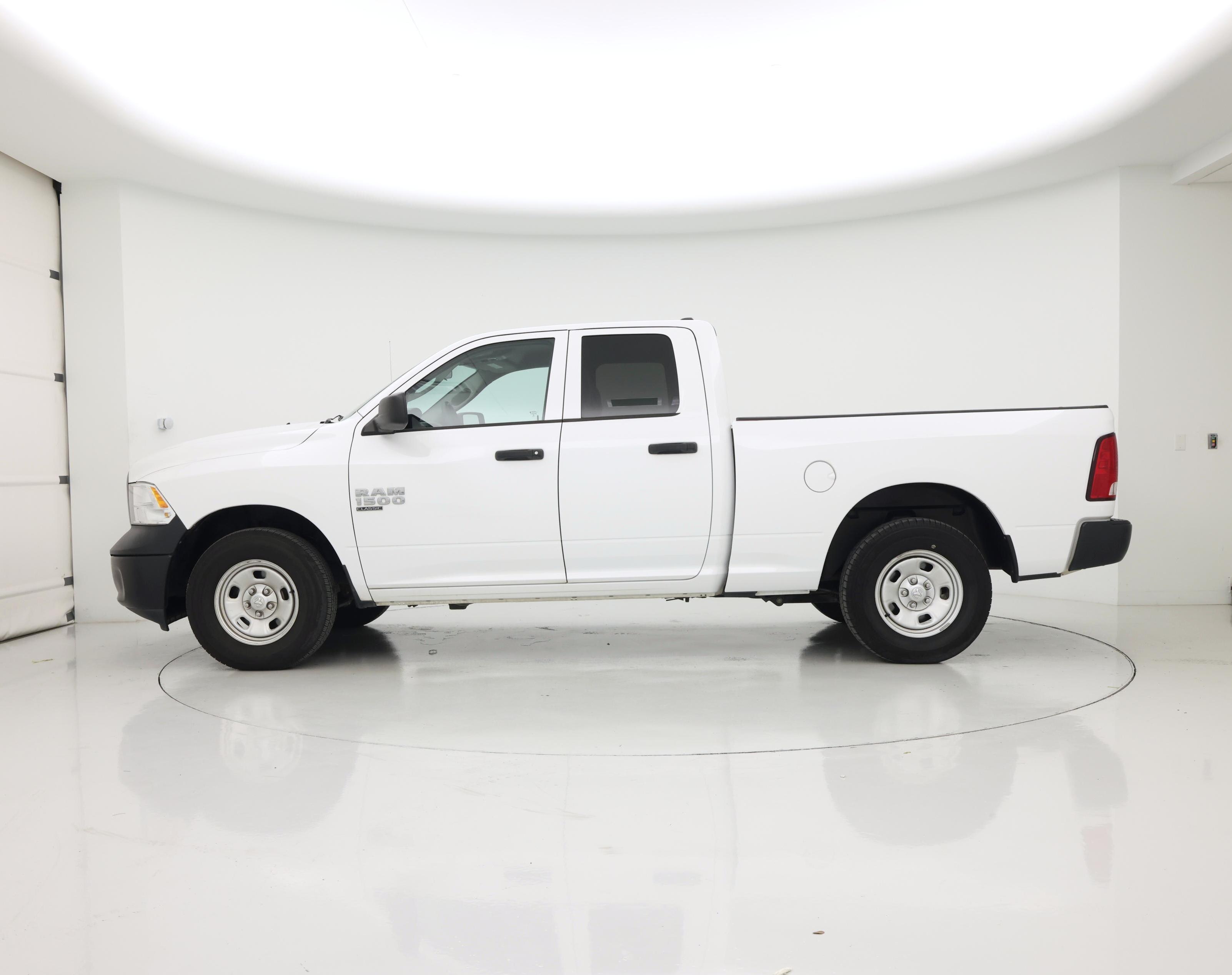 Thumbnail: 2022 RAM 1500 Classic - 3