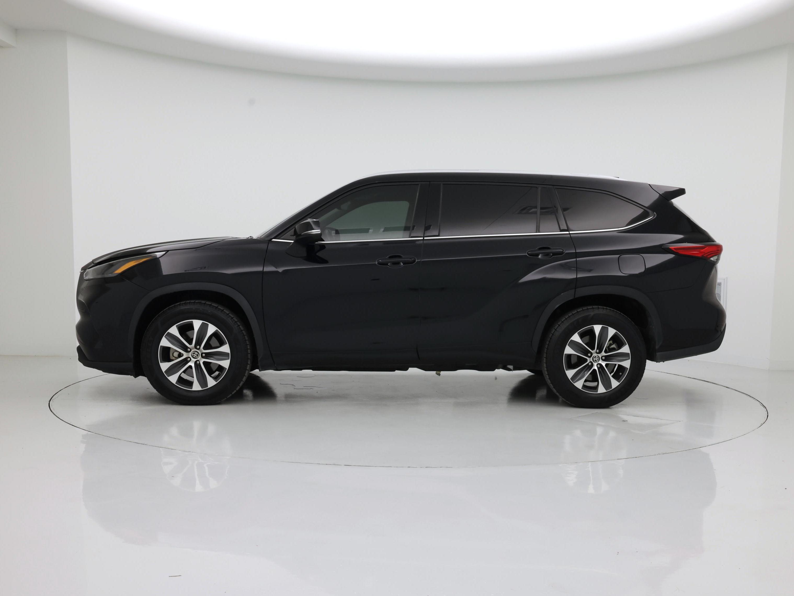 Thumbnail: 2022 Toyota Highlander - 3