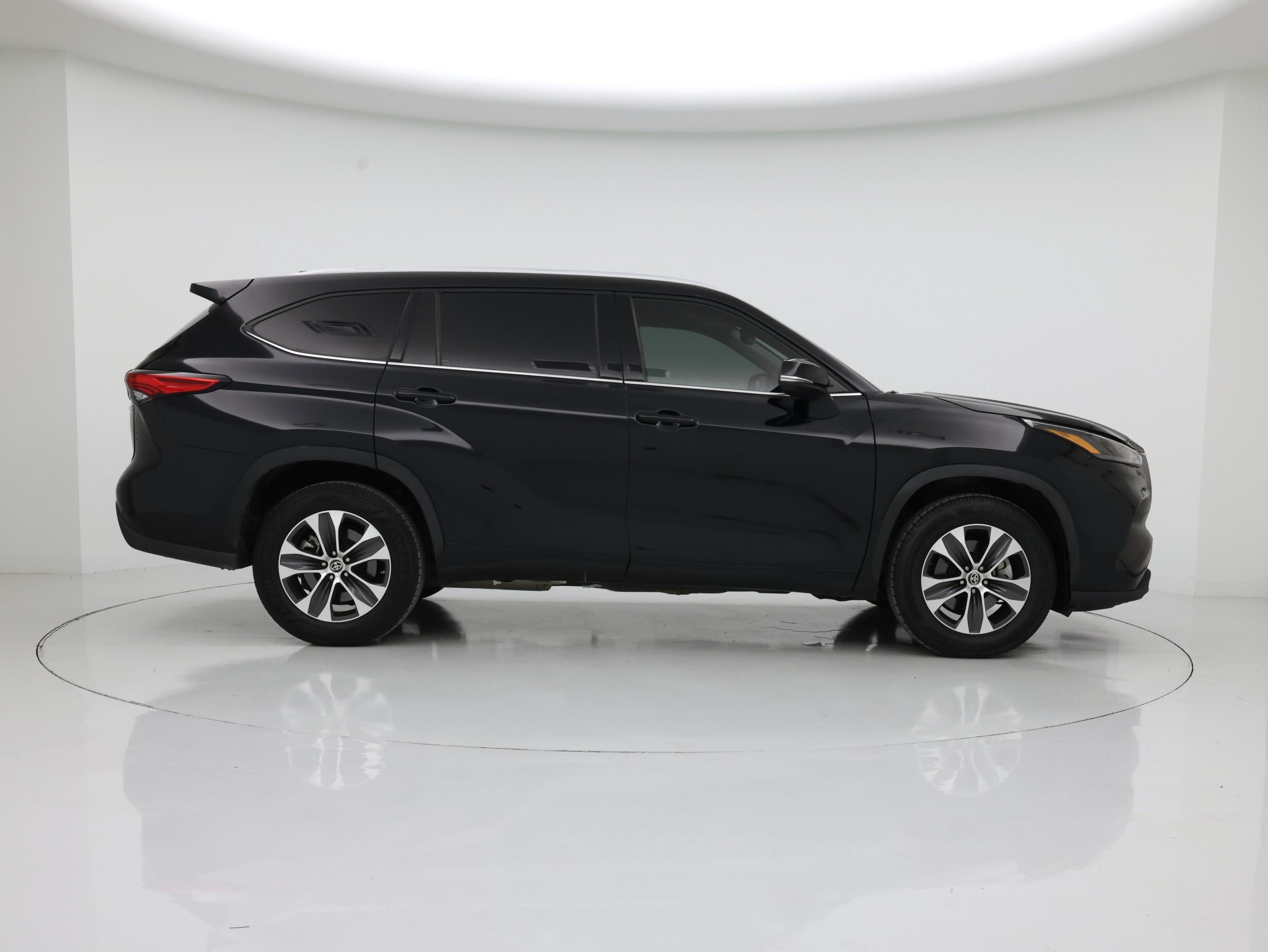 Thumbnail: 2022 Toyota Highlander - 7