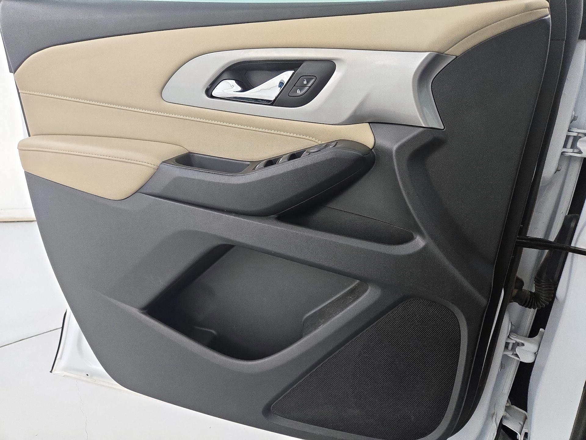 Thumbnail: 2023 Chevrolet Traverse - 12