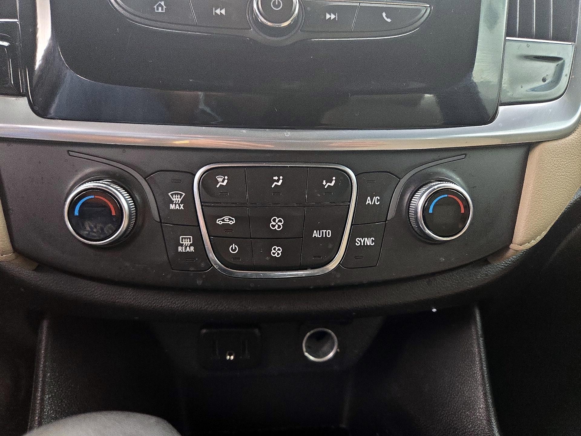 Thumbnail: 2023 Chevrolet Traverse - 16