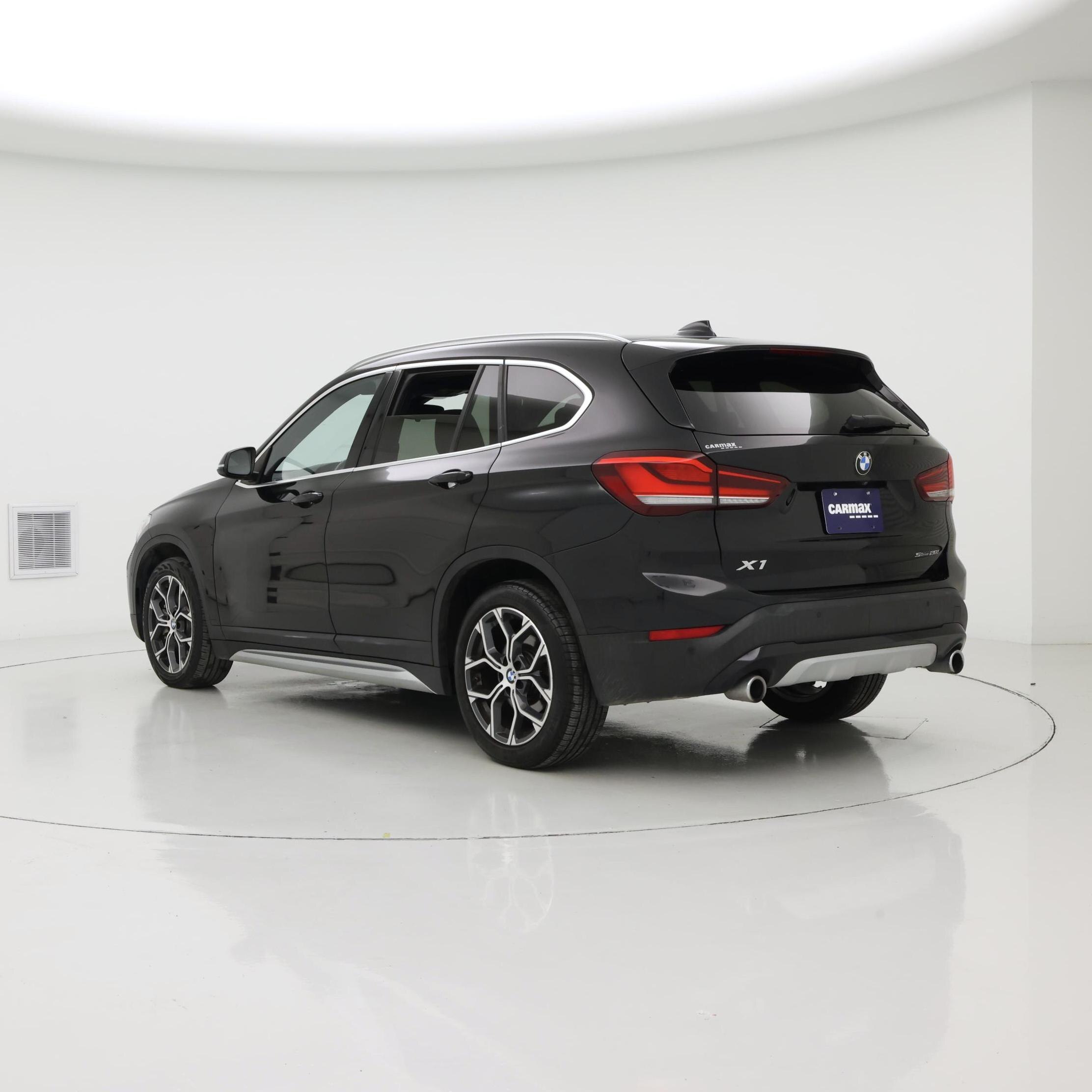 Thumbnail: 2021 BMW X1 - 2