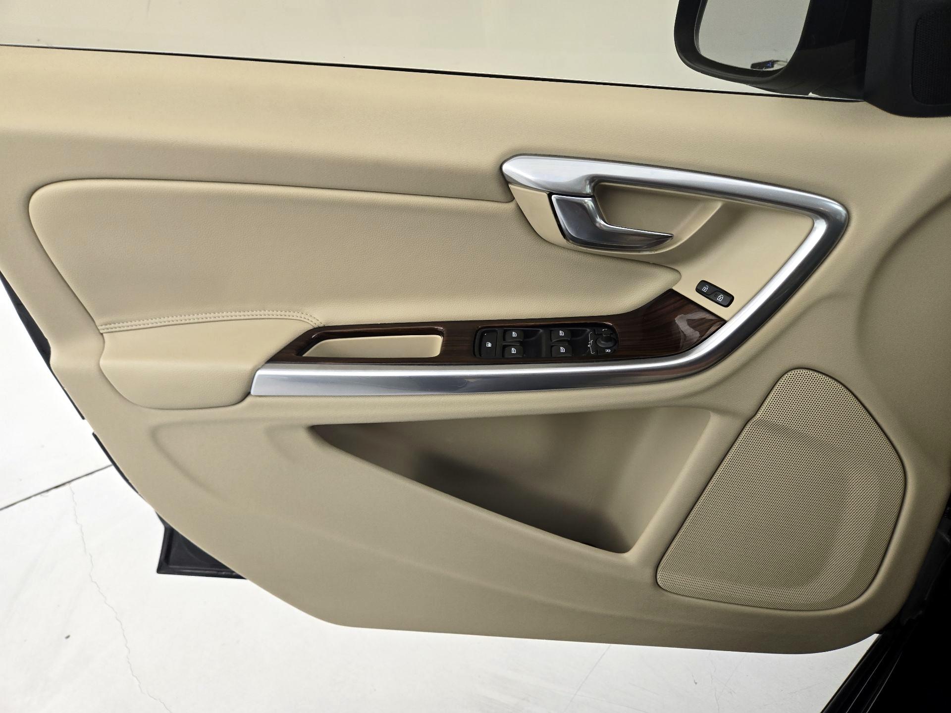 Thumbnail: 2015 Volvo S60 - 12